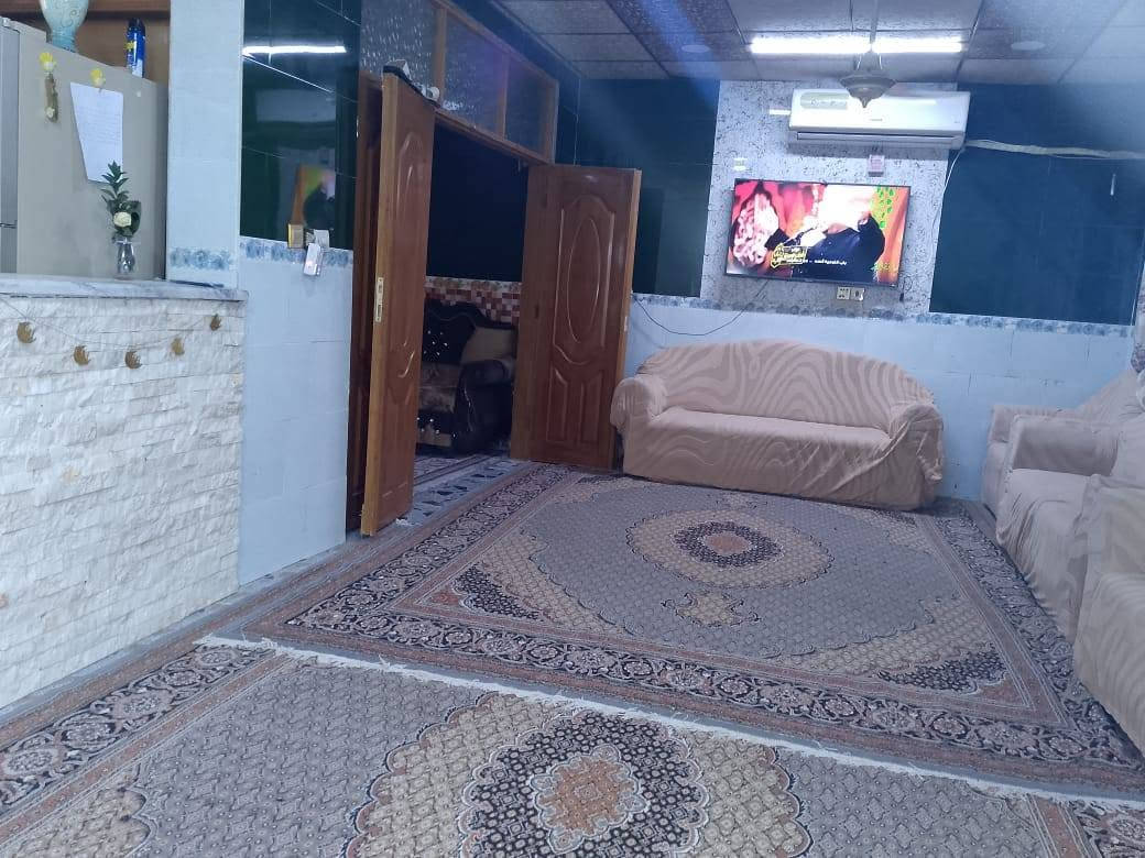 دار للبيع 140متر بناء طابوق صبة كونكريت شارع المطار القديم قرب مدرسة انوار السجاد مجاور باب المطار الخروج القديمة يحتوي على غرفتين وصالة مفتوحة ع استقبال مطبخ مفتوح ع صالة نظام تركي مع مطبخ حار معزول للاستفسار التواصل ع الرقم *********** /*********** واتساب
