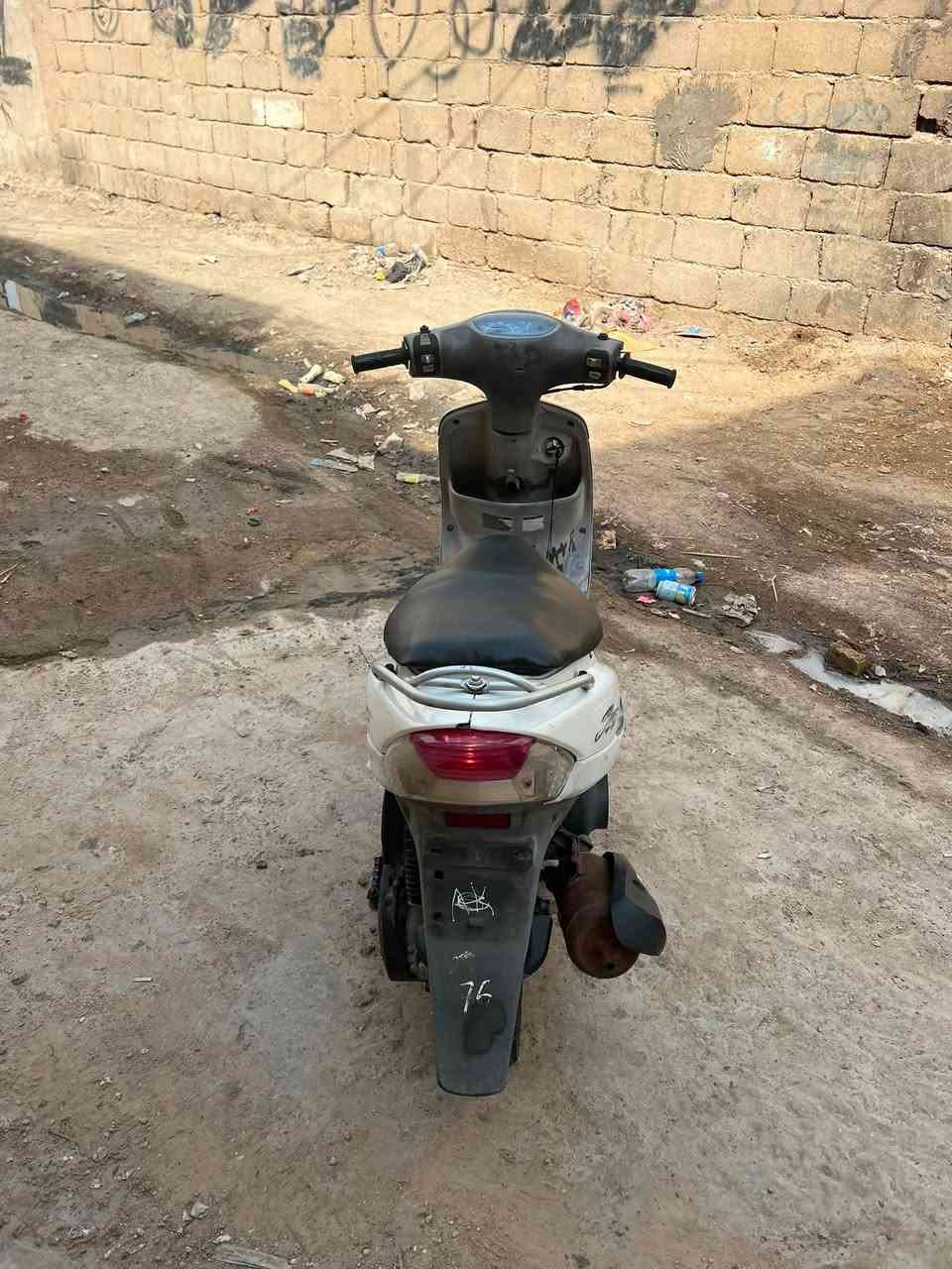 سلام عليكم دراجه ماكس منغولي وكاله ما بيها اي نقص كلها شغاله انضف من الصوره جديده سعرها ٧٠٠ وبيها مجال حق الجيه بلاديه ٤٩ مكيناتها بلادي مكاني حله حي الشاوي الرقم ***********
