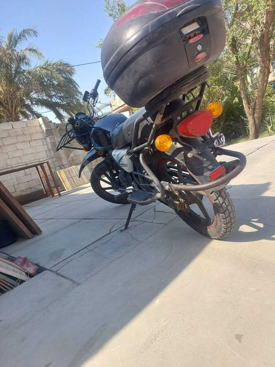 سلام عليكم دراجه دايون موديل 19 محرك 150cc مامفتوح فقط مفيلس كهربائياته كله شغاله لايت عالي ناصي دراجه نضيفه شوفت عينك نكره سلف بكل وقت (اوراق اصولي شرط ترقيم) للبيع بمليون وبيه مجال للشرايه مكاني الدوره مهديه ثانيه رقمي ***********
