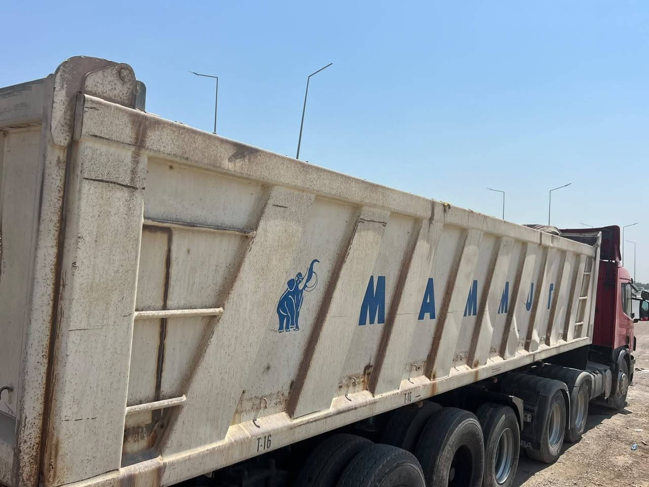 سلام عليكم عربانه ماموت حدادة التاجي اربع محاور تخم تاير ***********
