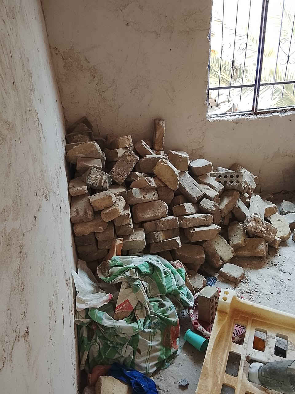 عندي طابوك لبيع بطابق الثاني (كسر كامل )
مكان الشبانات قرب مدرسه الايتام البزل الثالث 
رقم الهاتف ***********

