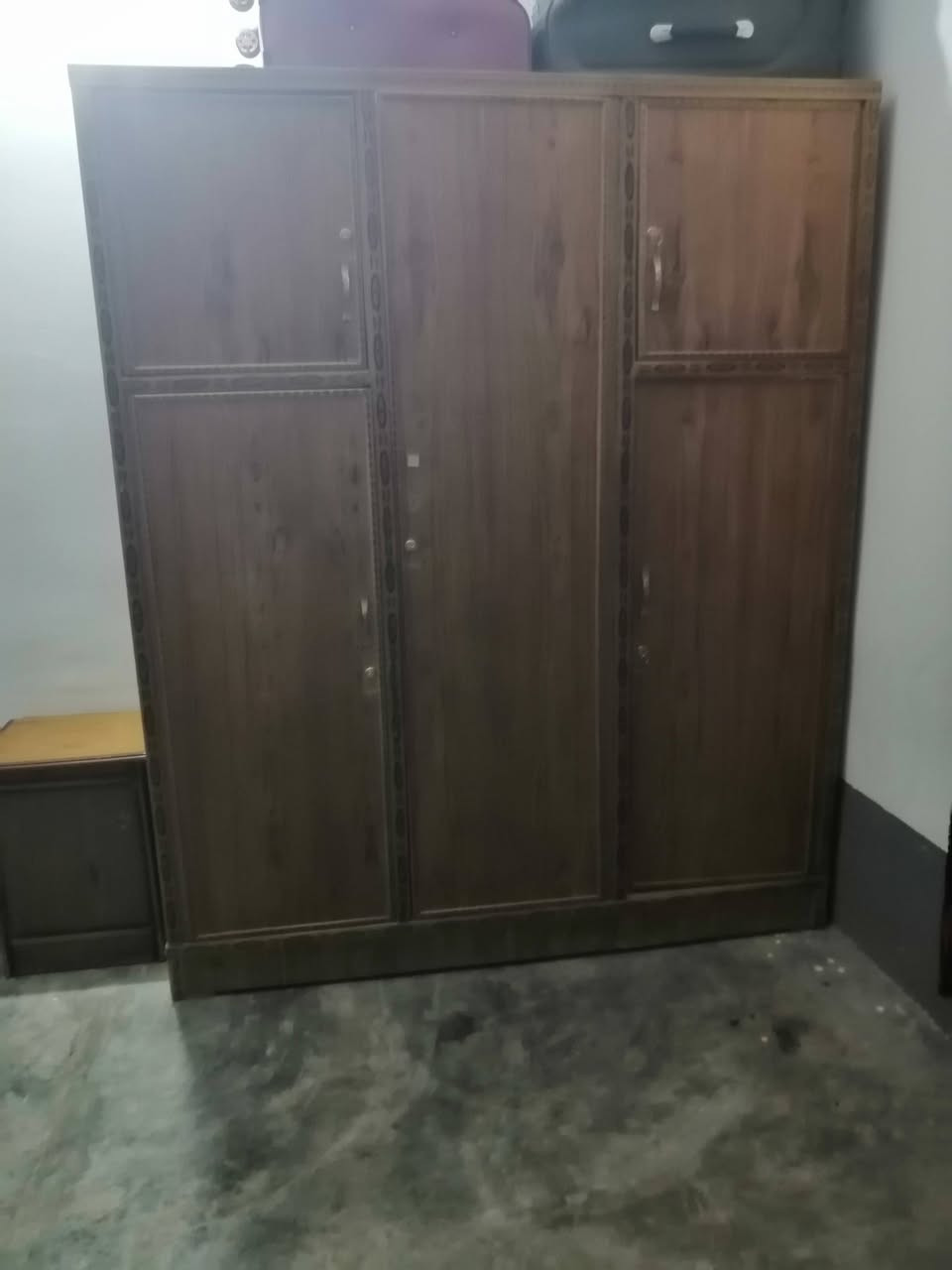 اغراض للبيع
كاونتر فصال موتجاري٤٠٠ 
كبت ثلث بوب شرط اخوجديد٣٠٠
وثاني بابين ٢٠٠مكاني تكريت شهامه***********(***********
