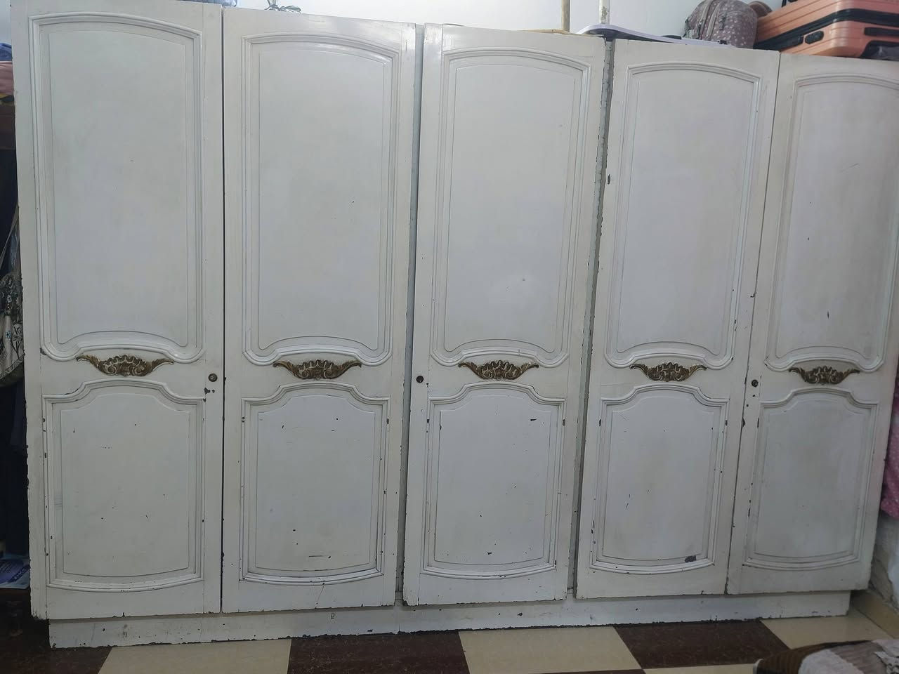 السلام عليكم 
كنتور خمسة ابواب صاج للبيع ، السعر : 250 ألف 
الموقع📍  حي الصحة شارع 20 
الرقم  ***********
