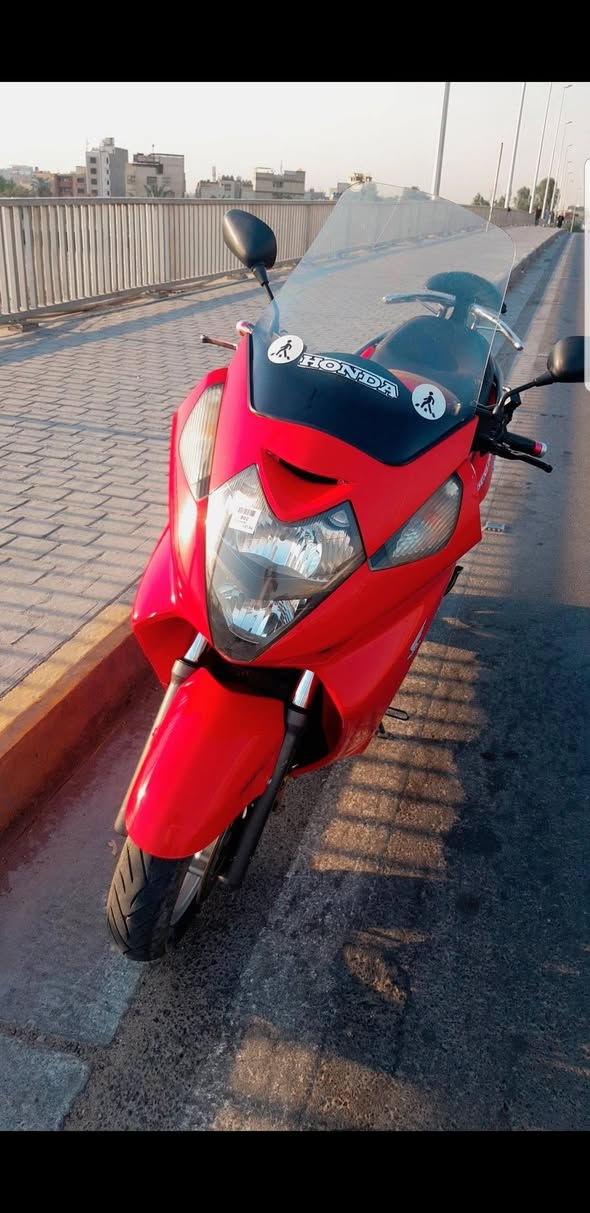 السلام عليكم 
سلفر ونج 400 للبيع 
مرقمه  بغداد باسمي تحويل مباشر 
دراجه نظيفه وحلوه وكلشي بيه شغال حساس يدات تدفئه وكلشي 
للتواصل واتس او اتصال ***********
