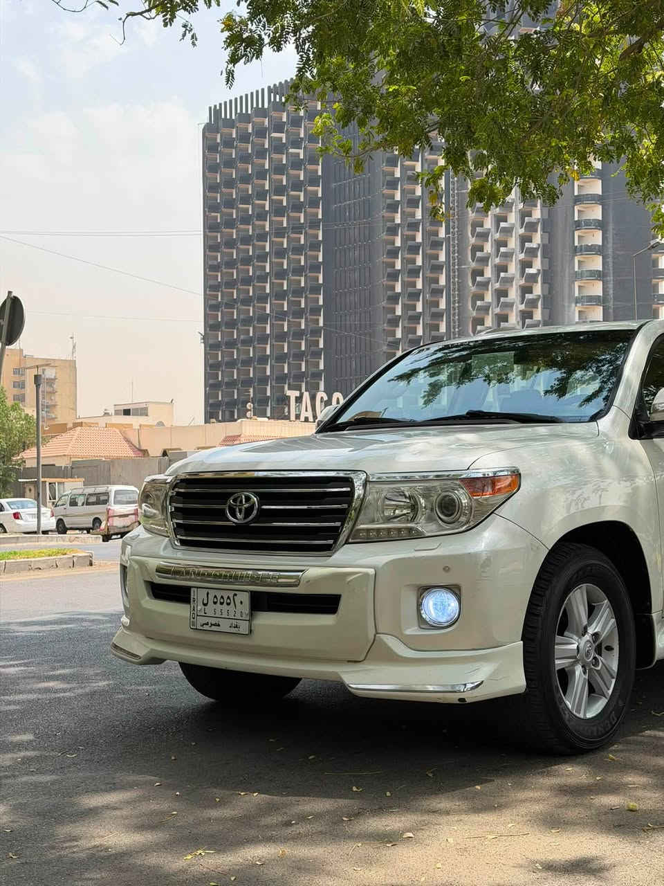 ‼️ كل ما هو جديد وحصري نقدّمه لك بأدق التفاصيل ‼️
🚘 تويوتا لاندكروزر GXR�📅 الموديل: 2012�👤 7 راكب�⚙️ المحرك: 4600cc — 8 سلندر�
📍 الموقع: بغداد

✨ المواصفات:

السعر :-305 وبيها مجال �• فتحة سقف
�• بصمة + بصمة أبواب
�• 8ايرباك 
�• داخلية جلد
�• كشنات كهرباء + 3 حركات
�• ثلاجة
�• زراكات
�• مري شفط
�• تحكم ستيرن
�• شاشة كبيرة
�• كاميرا خلفية

🛣️ العداد: 155 ألف كم حقيقي — شرط الفحص ✅
‎❄️ تبريد ثلج�🛠️ كفالة كير + محرك + صدر
‎🔎 بيها بار بسيط، موضح بالكامل بالسونار.
‎💎 سيارة تجمع بين الفخامة، القوة والاعتمادية… لاندكروزر GXR بمواصفات مميزة وحالة تستحق المعاينة.
‎📞 للاستفسار:�***********

‭***********‬

📍 بغداد
