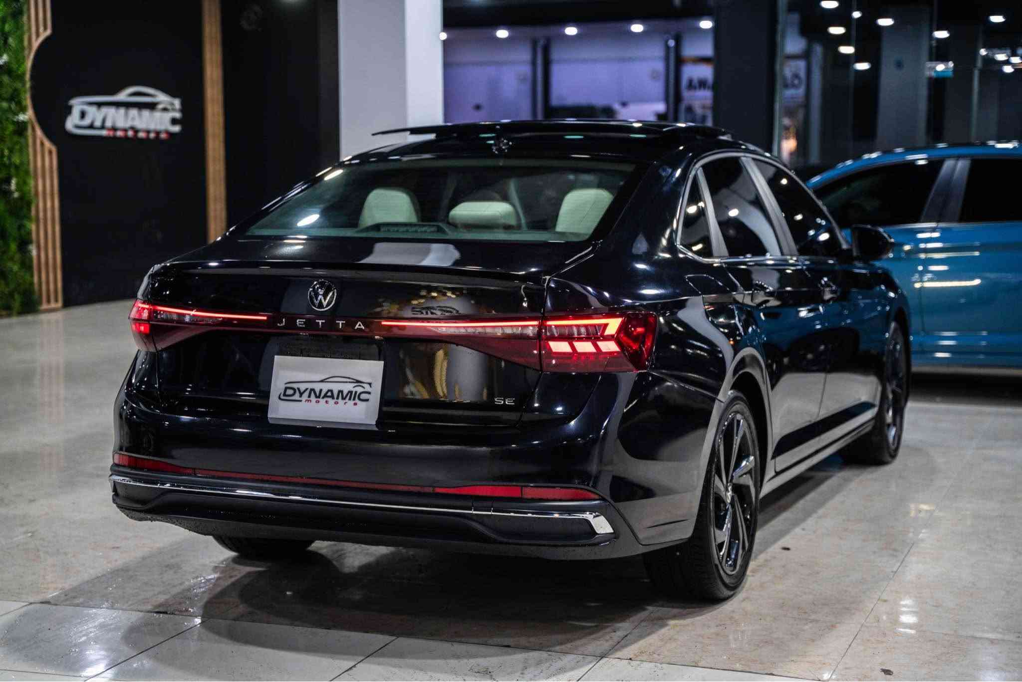 2025 VOLKSWAGEN JETTA SE بانوراما🔥🔥🔥
سعر : 🔥🔥
موديل :2025
مواصفات : SE
محرك : 4 سلندر
وارد : امريكي
عداد : 20,000ميل
صبغ : ٢  قطعة بجم كبس
ارباك : كل شركة سليم ✅✅
رقم : ( موقط) ( كاتي)
ناونيشان هةولير جادةي حديد و خشب پيشنگاي دايناميك موتورز
بو زانياري زياتر پةيوةندي بكةن بة وتس اب
*********** أربيل, العراق
