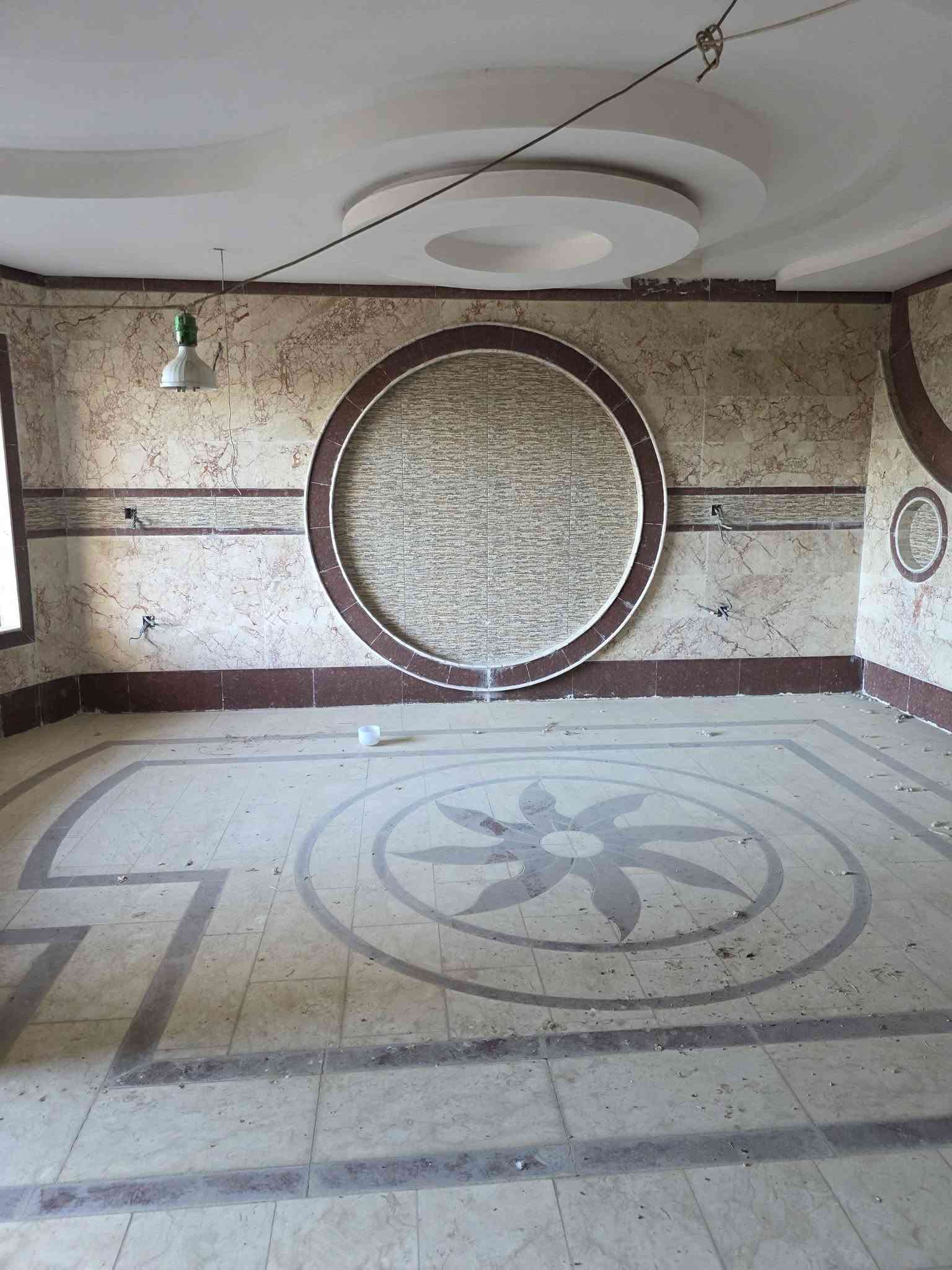 دار للبيع  المساحة 600 م 20 × 30م زيرو بناء حديث مواصفات عالمية نظام اسويتات ومسبح ونافورات وسقوف متحركة اتجاه قبلة الموقع موصل القادسية الاولى شارع 15 م .لمن لديه امكانية الشراء او استبدال بعقار اخر الاتصال على ارقام صفوة البيت للعقار موصل حي المصارف قرب جامع سعدي مهدي 
***********
***********
