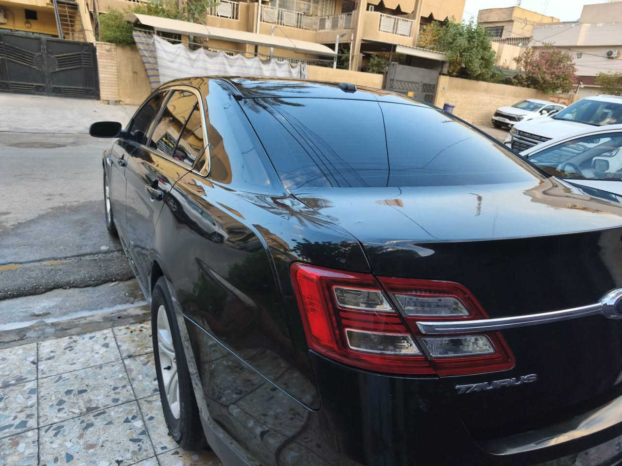 فورد تورس  2015امريكي 
حادثها امامي 3 قطع تبديل بدون صبغ
كشنات مخمل  كشن السائق كهرباء
كروز سرعه
حساس خلفي 
شاشه
تحكم سترين
كامره
 محرك 6سلندر3600
كير محرك  جديد مال كصه
جاهزة السيارة 
سعرها105 وبيها مجال 
***********

