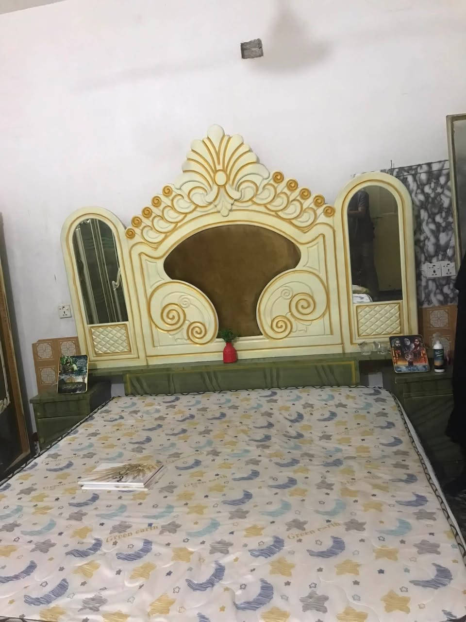 سلام عليكم غرفة عراقيه ولتصميم تركي ستخدام شهر واحد فقط 550 الف مكاني بغداد مدينة الصدر 
***********
