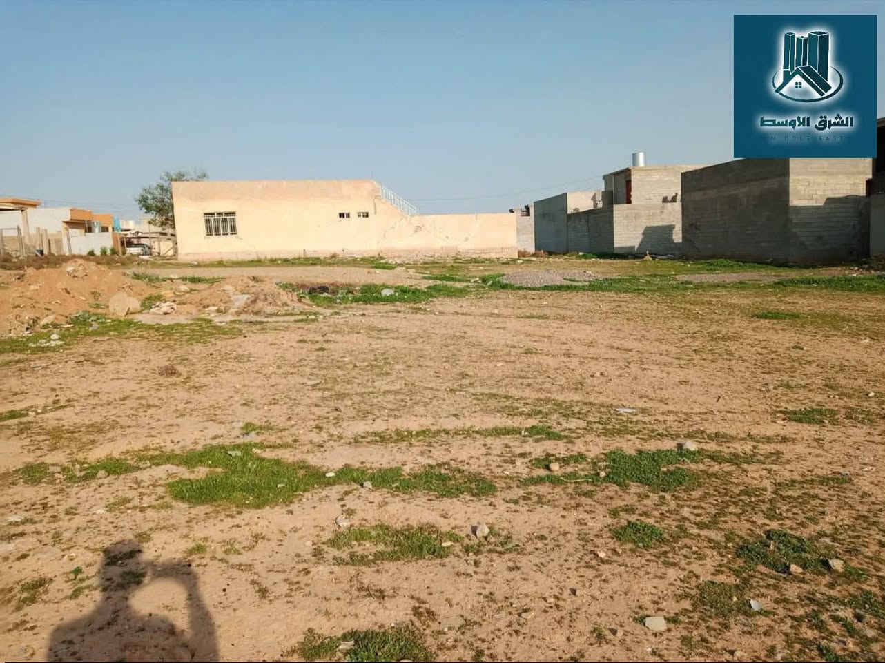 قطع اراضي بمساحات متفرقة معروضة للبيع
لدى مكتب الشرق الاوسط 

موقع الاراضي : موصل حي الزيتون قرب مدرسة غصن الزيتون 

متوفر 450 متر كـ مساحة كلية للقطع ويُباع منها على شكل قطع 100 او 150 حسب الطلب

متوفر الخدمات.
التبليط بالقرب من الارض.

السند : زراعي قرار 25 حق تصرف 

الاسعار مناسبة ( سعر المتر 80 الف دينار )
معناه سعر الـ 100 متر بـ 8 ملائيين دينار

للاستفسار والتواصل:
***********
***********
متوفر واتساب

نص مكتوب في الصور:
- الشرق الأوسط
- MIDDLE EAST
- الشرق الاوسط