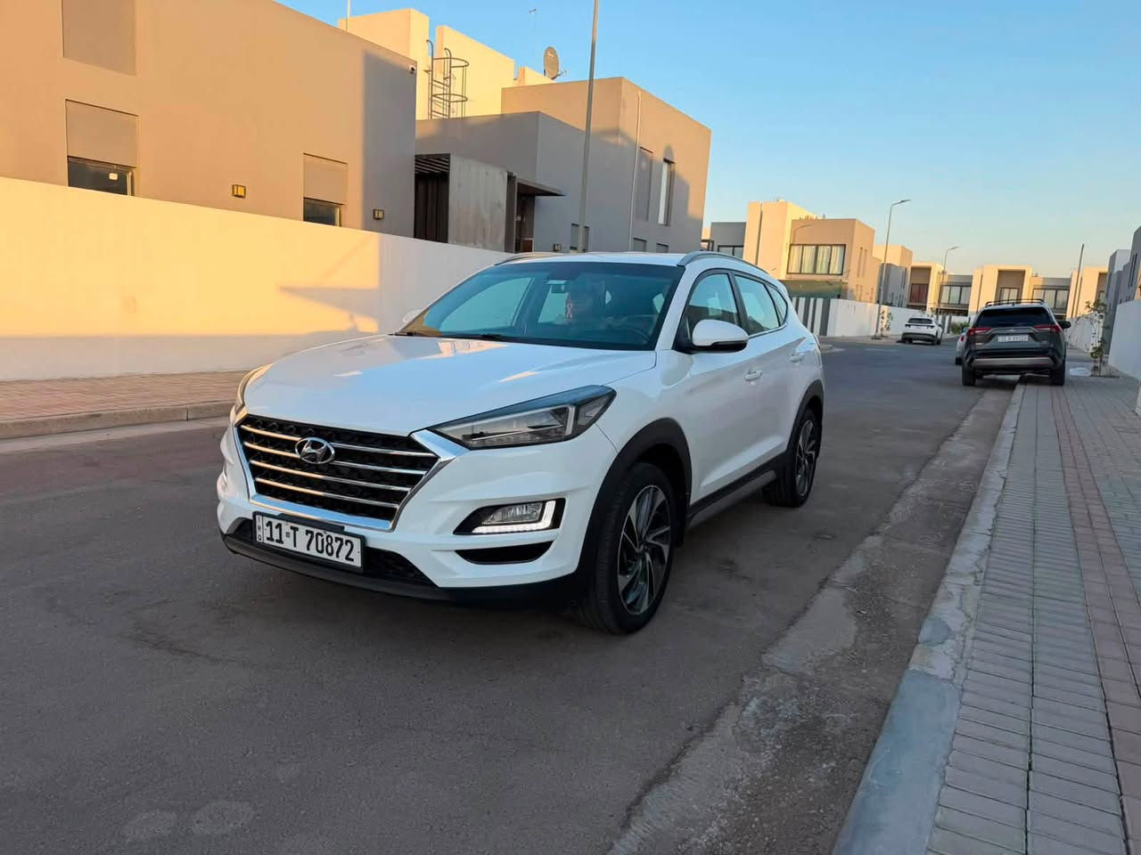 توكسان 2019 جيكي 
رقم بغداد 
كفاله عامة 
فول موصفات 
خمس عدسات 
لد امامي خلفي 
كشنات جلد 
كشنين كهرباء 
وبقيه الموصفات المعروفه بالجيكي

المكان النجف 
***********
