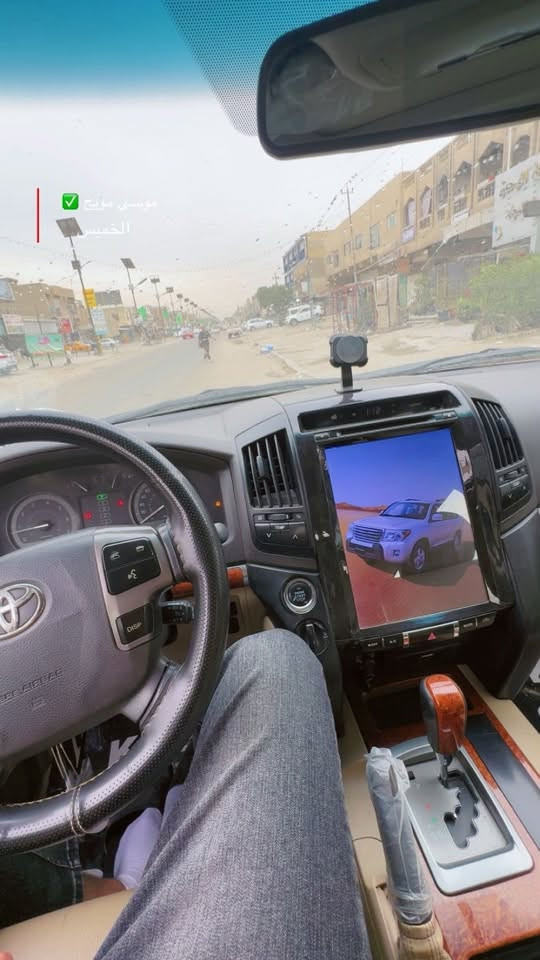 السلام عليكم لاندكروز للبيع موديل ٢٠١٢ GX.R السياره جديده  مكفوله السياره بيها ملاحظه بارد بل باب الخلفي وره السايق ورصعات بل قماره حالوب تفاصيل ع  بغداد ***********

نص مكتوب في الصور:
- Edit
- موسى مويح
- الأربعاء
- موسى مبخوت
- الخميس