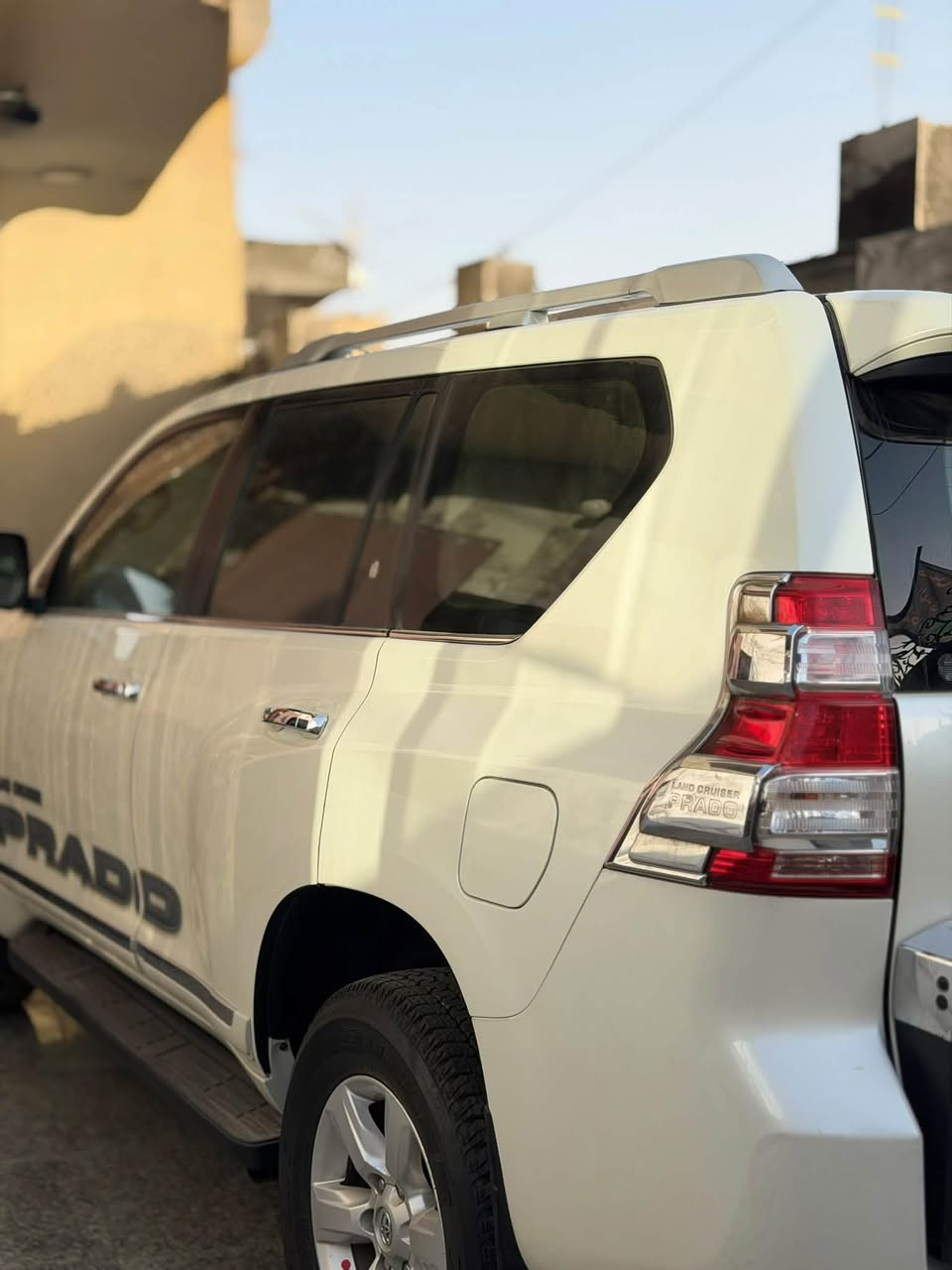 للبيع | TOYOTA LAND CRUISER PRADO 2015
وارد كويتي | V6 4.0 | دفع رباعي

سيارة تجمع بين الفخامة، الهيبة، القوة والاعتمادية…
برادو 2015 بمواصفات كويتية، بحالة مميزة ومُحافظة عليها، جاهزة للاستخدام بدون أي تنازل عن الراحة والفخامة.

التفاصيل:
• موديل 2015
• وارد كويتي
• محرك V6 4.0
• دفع رباعي 4×4
• داخلية أنيقة ونظيفة
• تكييف ممتاز
• السيارة مكفولة
• الفحص مفتوح أمام المشتري
• الاستخدام شخصي ومحافظة عالية

📍 كربلاء
💰 السعر: عند الاتصال: ‭***********‬
📞 للتواصل: اتصال / واتساب
