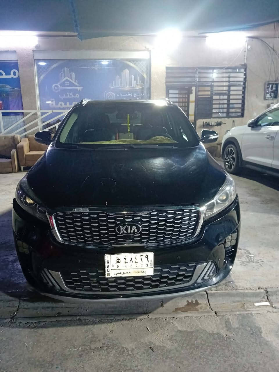 سلام عليكم  شباب رحمه لهلك اقره تفاصيل قبل لا دك 
سورنتو. موديل ١٨ 
 أمريكي محرك 6
فول واحد عل واحد 
بنوراما 
 تبريد ٣ قطع
مري متحركه
سياره بيها كل الموصفات 
بس مهموله  
محرك مفتوح 
وبيها شغله ساعه تمشي تقفل عل ٨٠ بعد ما تعبر 
وساعه كلشي ما بيها ودينها كهرباء  وجهاز محد عرف العله مالتها 
حادثها جاملغات اماميه وبنيد 
وسعر 160وبيها مجال 
مكان بغداد الدوره 
*********** 
وبسمي سياره
