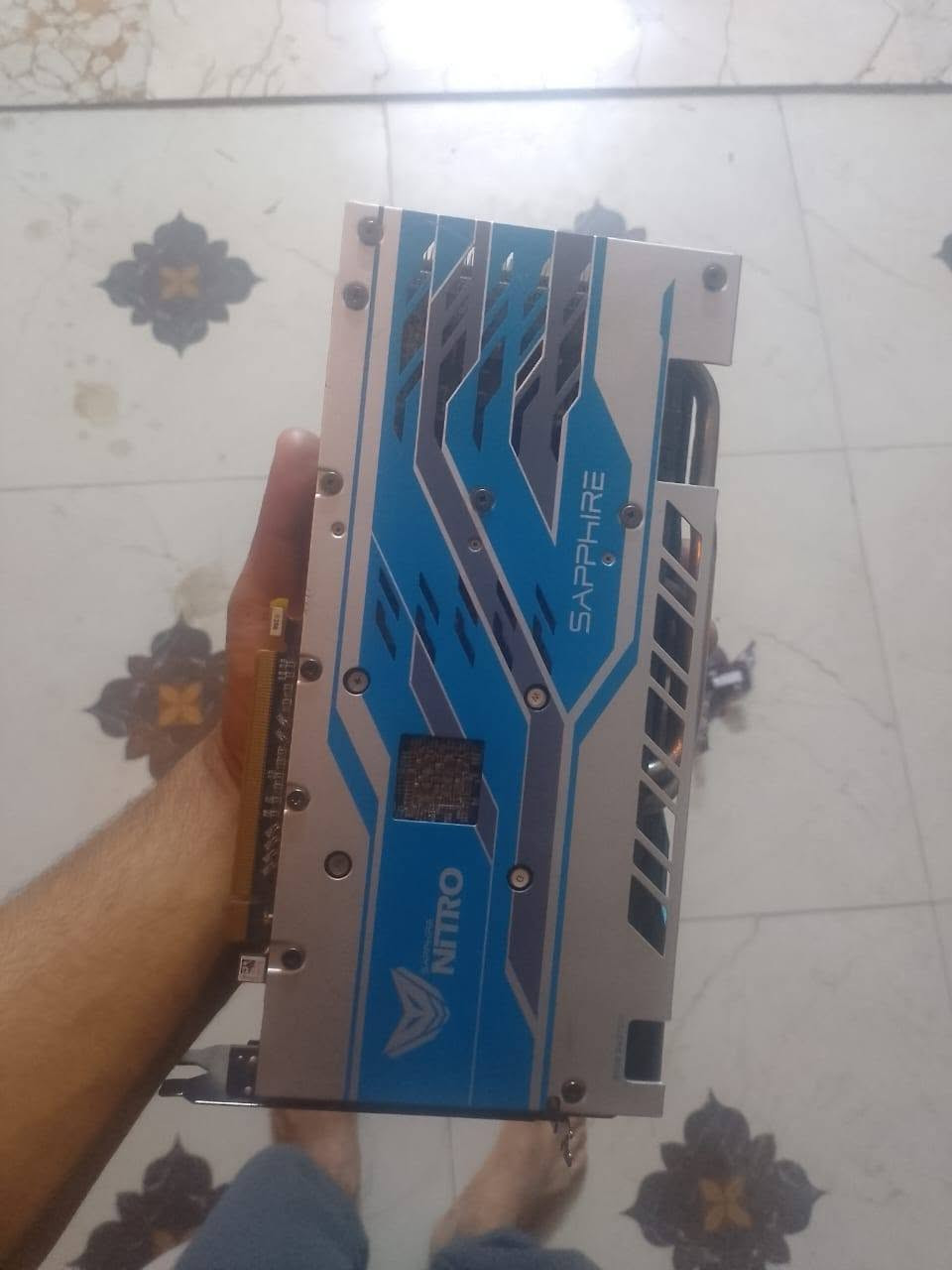 كارت شاشه للبيع
Rx580 8g
كارت نيترو ما مفتوح على وضع شركه 
السعر ١٢٠الف مع توصيل قفل 
التواصل خاص او على *********** 
مكاني كركوك
