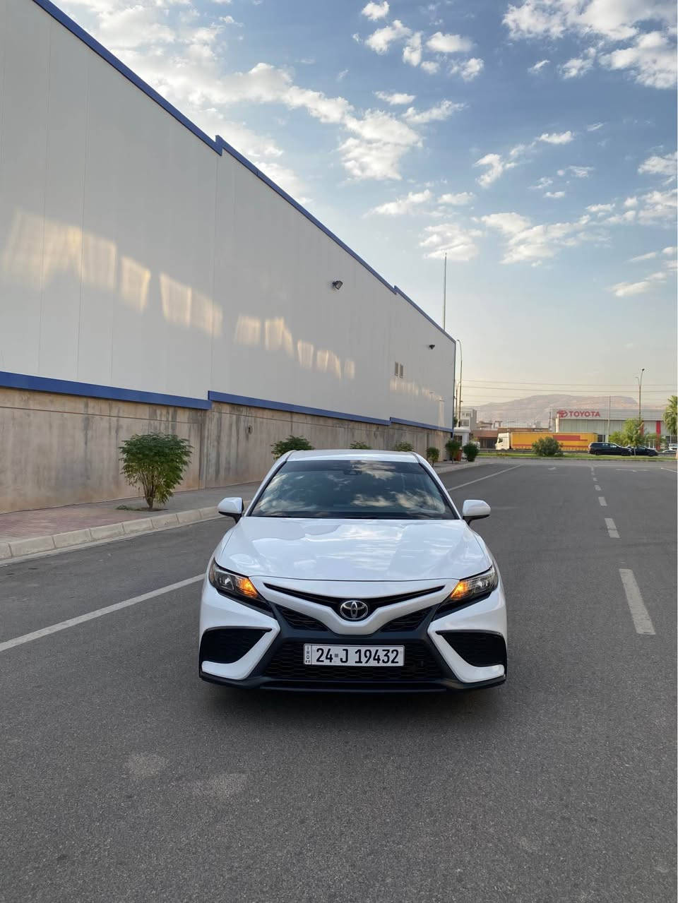 Toyota Camry SE 2021 
سيارة مواصفات se سبورت 
ماشية ٨٦ الف ميل 
سيارة نظيفة كير و محرك شرط نظيفين 
تحويل و وكالة غرامات شرط 
ضررها الحادث من وره بيها شبر داخل 
و البجم كبس ما فاتحة برغي 
و بدون ارباكات ما مفتوحة 
سعرها بلاشش بلاش بدون معاملة 
١٧٥$ ورقـــة و مجال خفيف 
و رقم شاصي و سونار موجود 
للمزيد من المعلومات اتصل على هذا الرقم 
كورك-واتساب
(***********) سميل, دهوك
