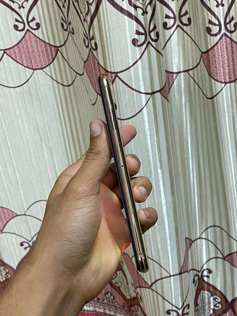 ذهبي • ٢٥٦ • بطارية ١٠٠