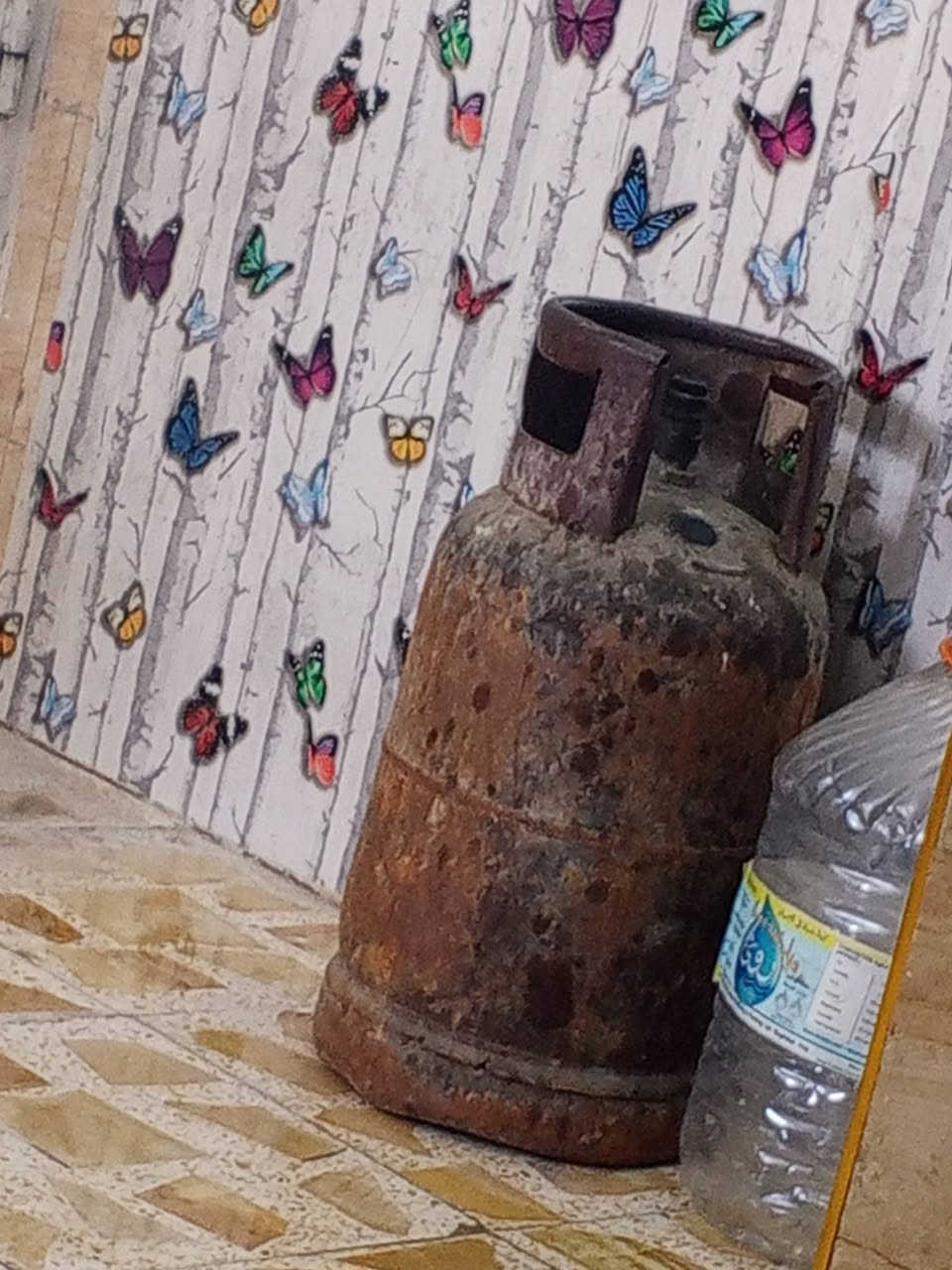 قنينه عراقيه متروسه السعر 60 وميز تواليت ب90 مكان الشعب تواصل ‏‪***********‬‏
