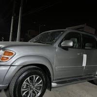 سكويا • ٢٠٠٢ • ڤ٨ ٤٫٧
