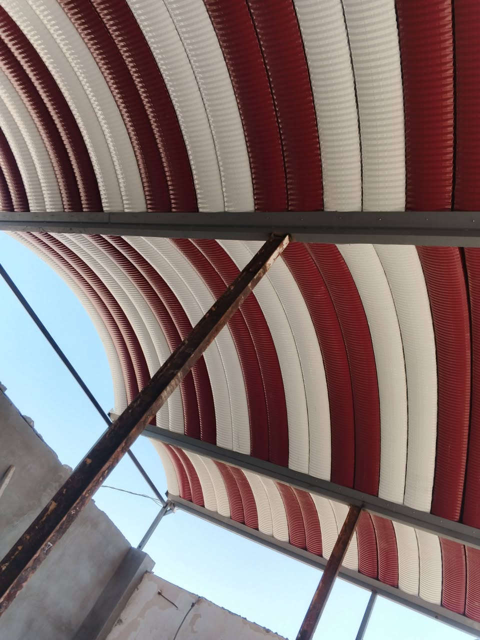 كاظم الحداد 🧑‍🏭👷 
لعمل كافة انواع الحداده 
ابواب.. شبابيك.. سقايف الكيربي.. سقايف كيسبان.. سقايف ديكور.. كرفانات .. محجرات 
عمل الحداده بأنواعها 
الهاتف *********** 📱
