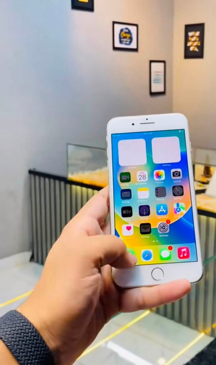 السلام عليكم
ايفون 8 بلص 

لون ابيض🤍

باتري 100🔋

الجهاز نضيف 

مبدل فقط باتري 

او فقط كاميره امامي ما يشتغل

السعر نار 🔥 75الف فقط😲😲

البيع سريع مستعجل 

المكان اربيل 

الشراي يدك عل رقم***********

