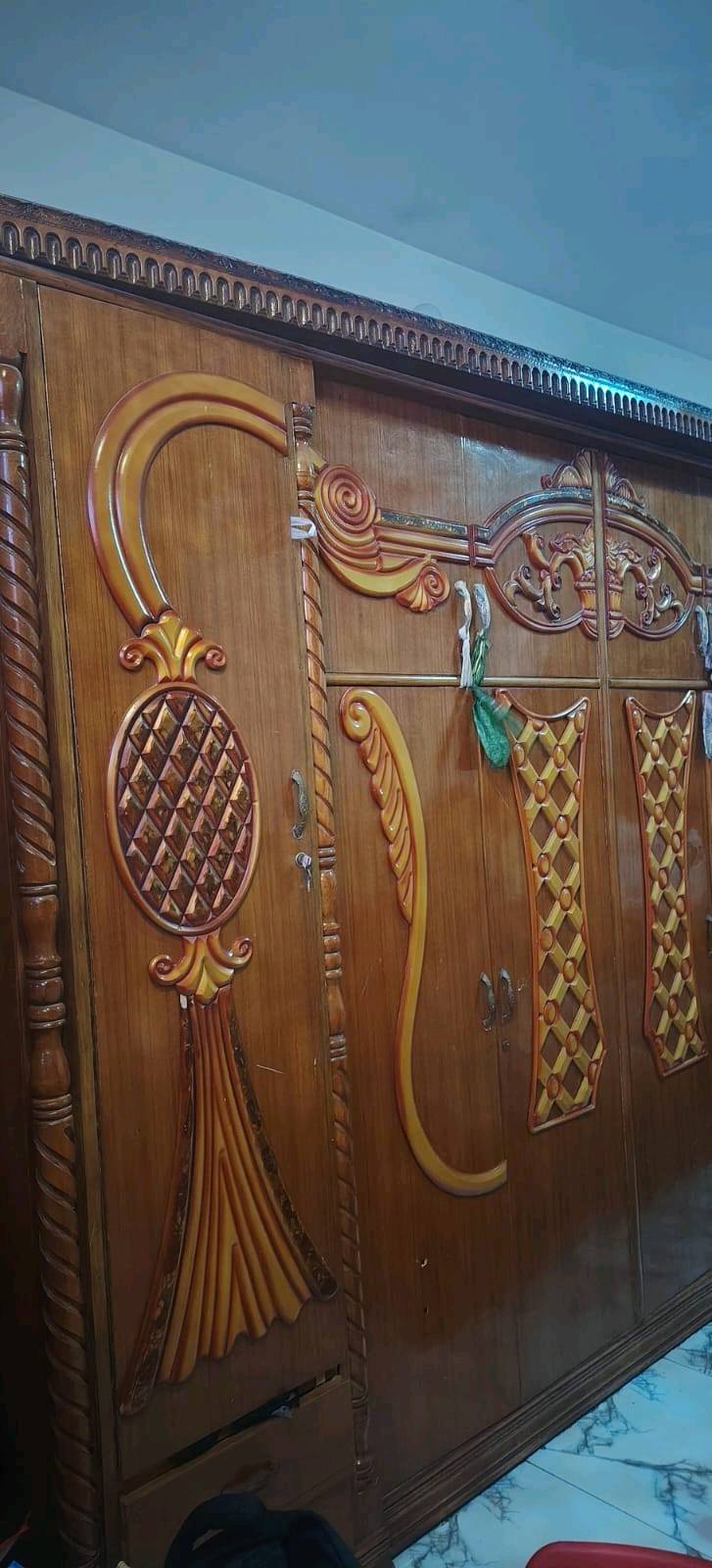 غرفة نوم عراقية • سبلت • للبيع