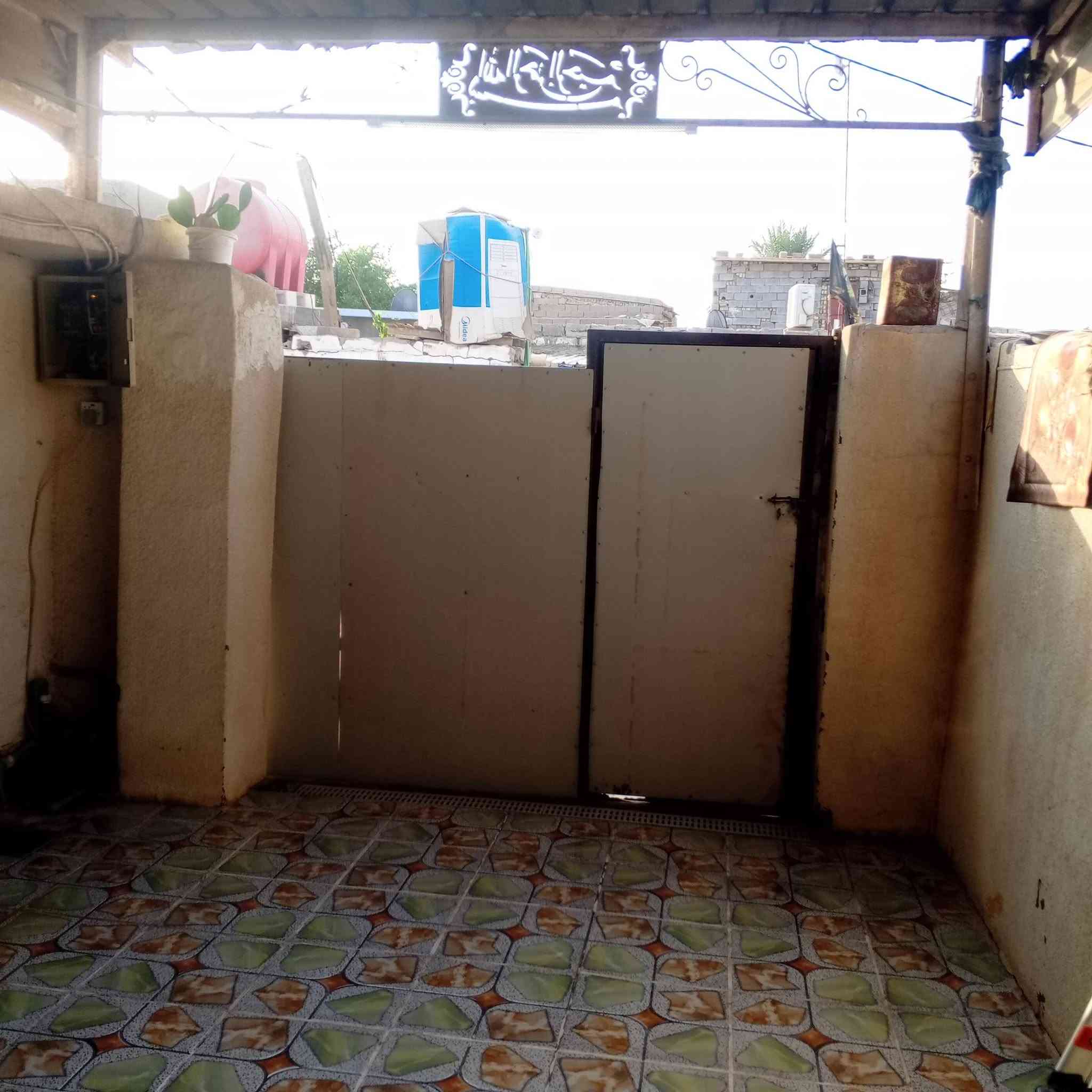 السلام عليكم
بيت مشتمل للبيع يحتوي على صاله واستقبال ومطبخ وغرفة نوم وترك داير البيت وگراج وصحيات الموقع الصويره حي العسكري الخمسه دونم شارع 15 يبعد عن شارع الشهيد عمار 20 متر مجاري وكهرباء خطين كاملات 

السعر 35 وبي مجال 
للاستفسار الاتصال على هذا الرقم ***********
