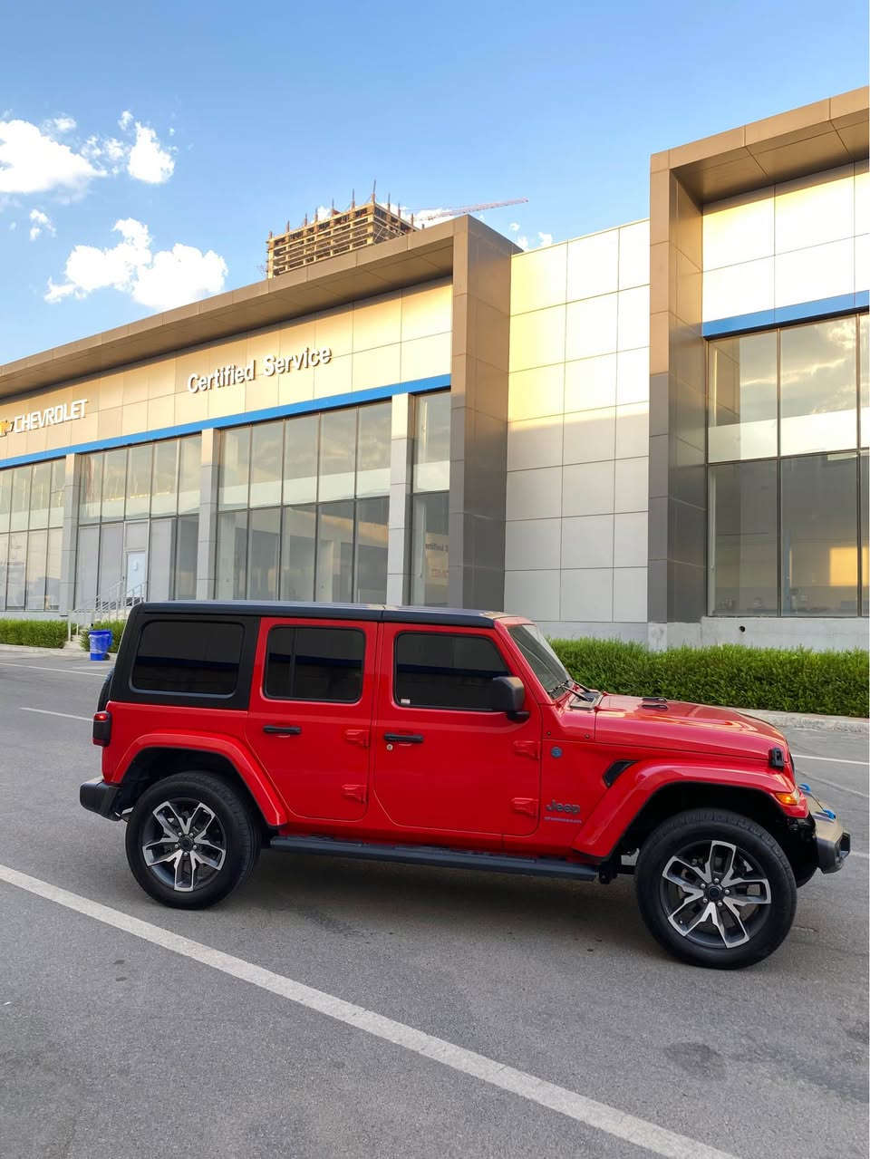 🔥 Jeep Wrangler 4xe Sport S 2024 🔥
كلين تايتل من دعامي للدعامي ب شرط بدون صبغ 🔥
🚙 موديل 2024
⚡ 4xe Hybrid – هايبرد
🛠️ محرك 2.0 تيربو – 4 سلندر
💪 قوة النظام تصل إلى 375 حصان
⚙️ گير أوتوماتيك
4️⃣ دفع رباعي 4×4
📍 اللون: أحمر
⭐ فئة Sport S 4xe

✨ مواصفات وتجهيزات:
• شاشة ونظام ترفيه
• شاشة كبيرة 
• كاميرا خلفية
• تحكم بالمقود
• مثبت سرعة
• تشغيل عن بُعد
• كراسي أمامية مدفأة
• دركسون مدفأ
• دخول وتشغيل بدون مفتاح
• نظام مراقبة النقطة العمياء
• حساسات اصطفاف خلفية
• نظام صوت Alpine
• سقف هارد توب أسود 3 قطع

سيارة كلين تايتل من دعامي للدعامي ب شرط 
موديل حديث شاشة كبيرة مكفولة كفالة عامة لون مميز 
ماشية ٢٧ الف ميل تقريباً 
مكفولة من گير محرك كهربائيات ب شرط 
سعرها بلاششش بلاشش
298$ ورقـــة و بيها مجال 🔥🔥
للأستفسار اتصل على هذا الرقم 
كورك-واتساب 
*********** سميل, دهوك
