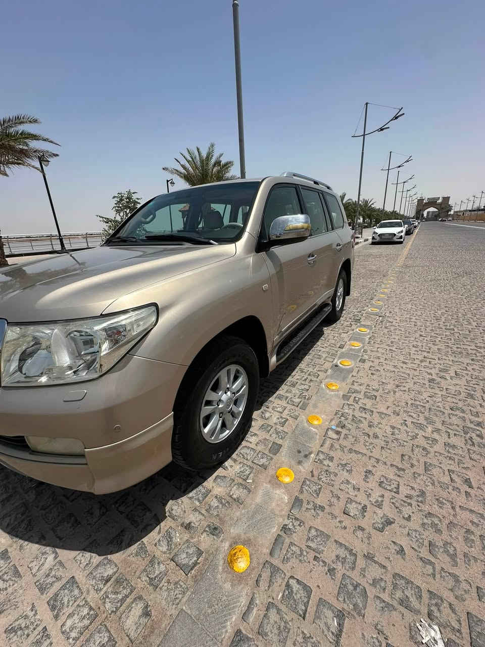 السلام عليكم
لاندكروز 2009 للبيع لون ذهبي 6 سلندر بريميه ام الطفايه كفاله عامه حتى الدعاميات مكفولات عدا البنيد مرشوش كلير اثر جراد بسيط السياره ماشيه 205 الف كليو حداديه جديده طخم ثاير تبريد ثلاث مقطع ثلج السياره جديده بمعنى الكلمه واستخدام شخصي بأسمي سنويتها لل 2029 رقم بصره 

السعر المطلوب 270 ورقه او مراوس بلاندكروز احدث وانطي فرق 

للتواصل *********** مكان السياره البصره
