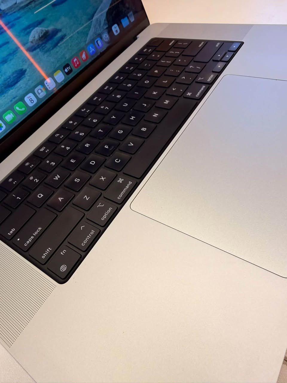 ماك بوك برو • M1 Pro • ١٦ انج