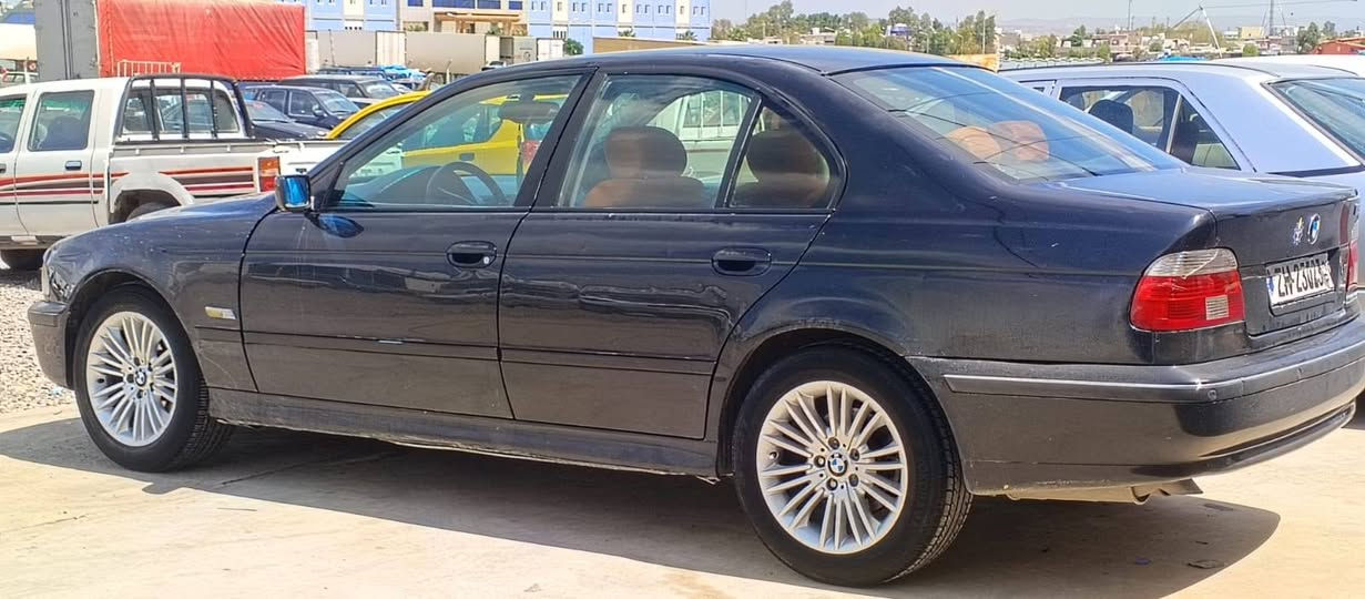 Bmw528 مديل٢٠٠٠ /كيرو مه كينه ي به شه رت ته قه و ره قه ي به شه رت كاره باياتي مه زبوته جوار تايه و ويل لوك  كورينه وه يش ئه كه م له سه ر دل كرتن ژ. م *********** كالار, السليمانية

نص مكتوب في الصور:
- NOTE 40 Pro
- 24mm f/1.7 1/113s ISO50
- ***********