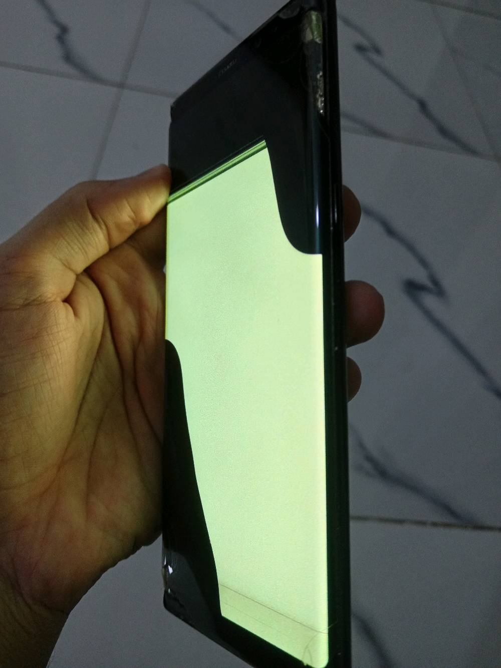 سلام عليكم Samsung Note 8 الجهاز شغال من كلشي مخابرة واتصال وسماعات وانترنيت ذاكرة 128 الجهاز يخبل بس نقصها شاشة فقط ابيع فحم