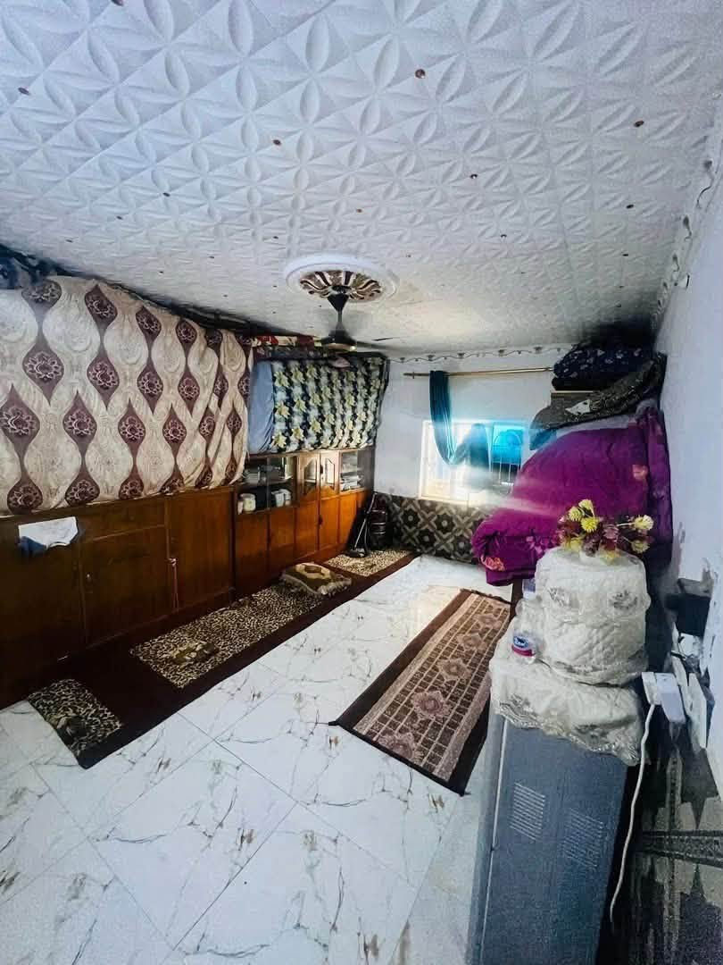 بيت للبيع مساحة 240متر
في حي الزهراء الثاني_بسعر مناسب 
تجاوز _معاملة طابو بلديه 
غرفتين وصاله ومطبخ ومضيف وصحيات ومخرن خارجي 
للاستفسار ‭***********
