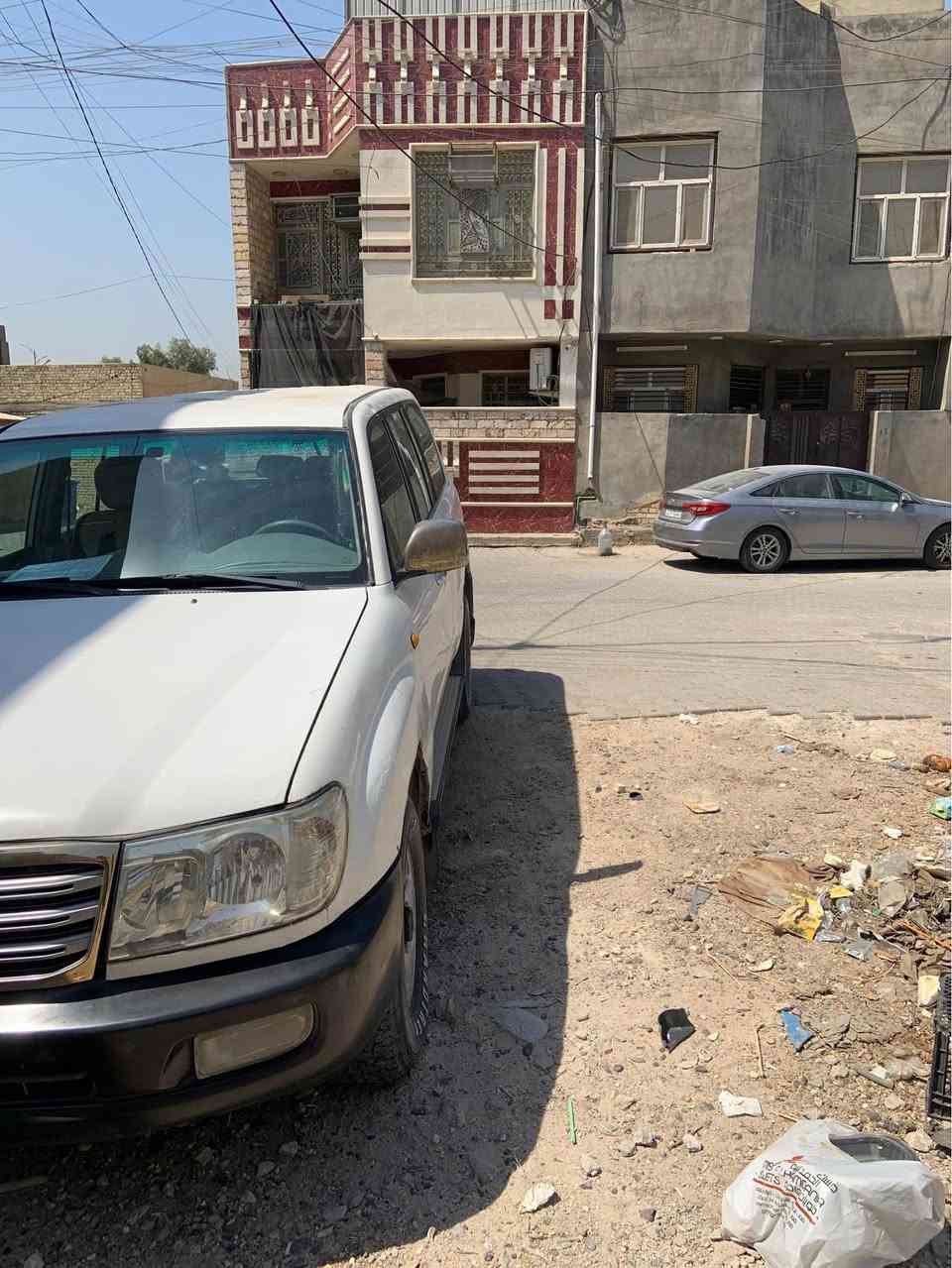 لاندكروزر 2005 مزاد وزارة الصحة 
معامله كامله واصله لدفع الكمرك مالها مليون و١٠٠
السعر ٧٧ ورقه
سياره جاهزه  مكينه كير تبريد تدفئه صدر امامي خلفي جاهز 
مكانها بغداد الشالجيه 
الرقم *********** بغداد, العراق
