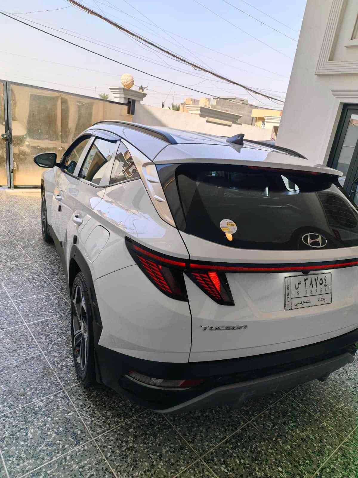 للبيع توسان 2023  وارد خليجي ورقم  بغداد
سياره جديده لوك وكفاله عامه وجاهزه من كماليات من كلشي 
ماشية63  الف 

مكفولة 
سياره فول عدى بانوراما

مكينه 2000 دوش 

- كراسي كهربائي  

- حساسات امامية خلفية

- بصمة

- ويل كروم حجم

- اشاير بالمري

- دخول ذكي

- هاند بريك بصمة

- ثلاث انظمة قيادة ايكو سبورت نورمال 

- شاحن واير ليس مع منافذ USP إماميه و خلفية

- قطعتين تبريد 

- تحكمات ستيرن جهتين 

- كأمرة دواره

- بردات خلفية

- الجام اوتو 

- مثبت سرعة

- مري شفط 

- لايتات دوارة امامية فول LED

- زنون لد امامي خلف

سعر.180 ورقه .  وبيه مجال مكان سياره الفلوجه

 للأستفسار.***********
