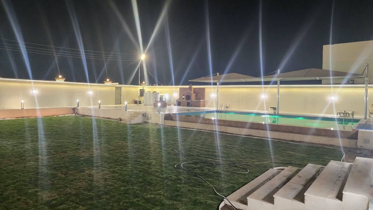 للبيع مساحة دونم صافي بحدود ٢٠٠٠ متر واجهة مرمر
غرفتين نوم . مطبخ . خدمات داخلية وخارجية وصالة كبيرة ومسبح ٦ × ١٢ مع مسبح اطفال . وحديقة بحدود ٧٥٠ متر . كامرات وحاكية خارجية . نظام سماعات صوتي داخلية وخارجية . نافورة . بير ماء للسقي ونظام مرشات للحديقة . كهرباء وطنية . مولدة ٣٠ كي في مع خط مولدة شارع . العاب فيشة وطاولة.

السعر ٨٥٠ مليون وبي مجال الستفسار علا الرقم *********** متاح وتساب ابو يوسف
