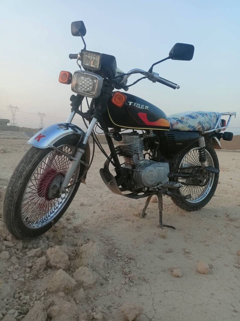 مطار للبيع  المطار 18 السعر 300 وبي مجال وهذا رقم الواتساب***********

