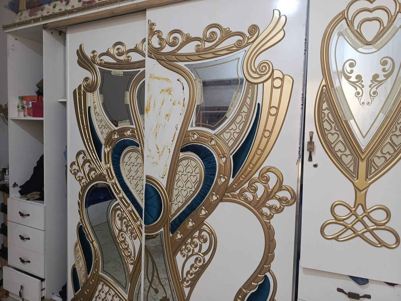 سلام عليكم غرفه للبيع تركيه باب سلايت وزن الثقيل جاهزه ونضيفه فقط باب خانه من الخانات عوزه رزات والباب عندي ب450 وبيه مجال للشراي رقمي ***********
