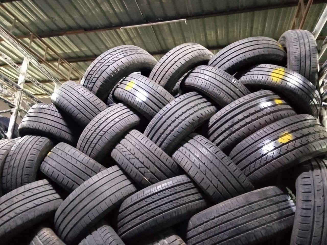 السلام عليكم تم بعون الله وصول حاويه من اليطارات المستعمه خوه الجديد جمله جمله جميع القياسات موجوده من ١٢ لل ٢٢ /***********
