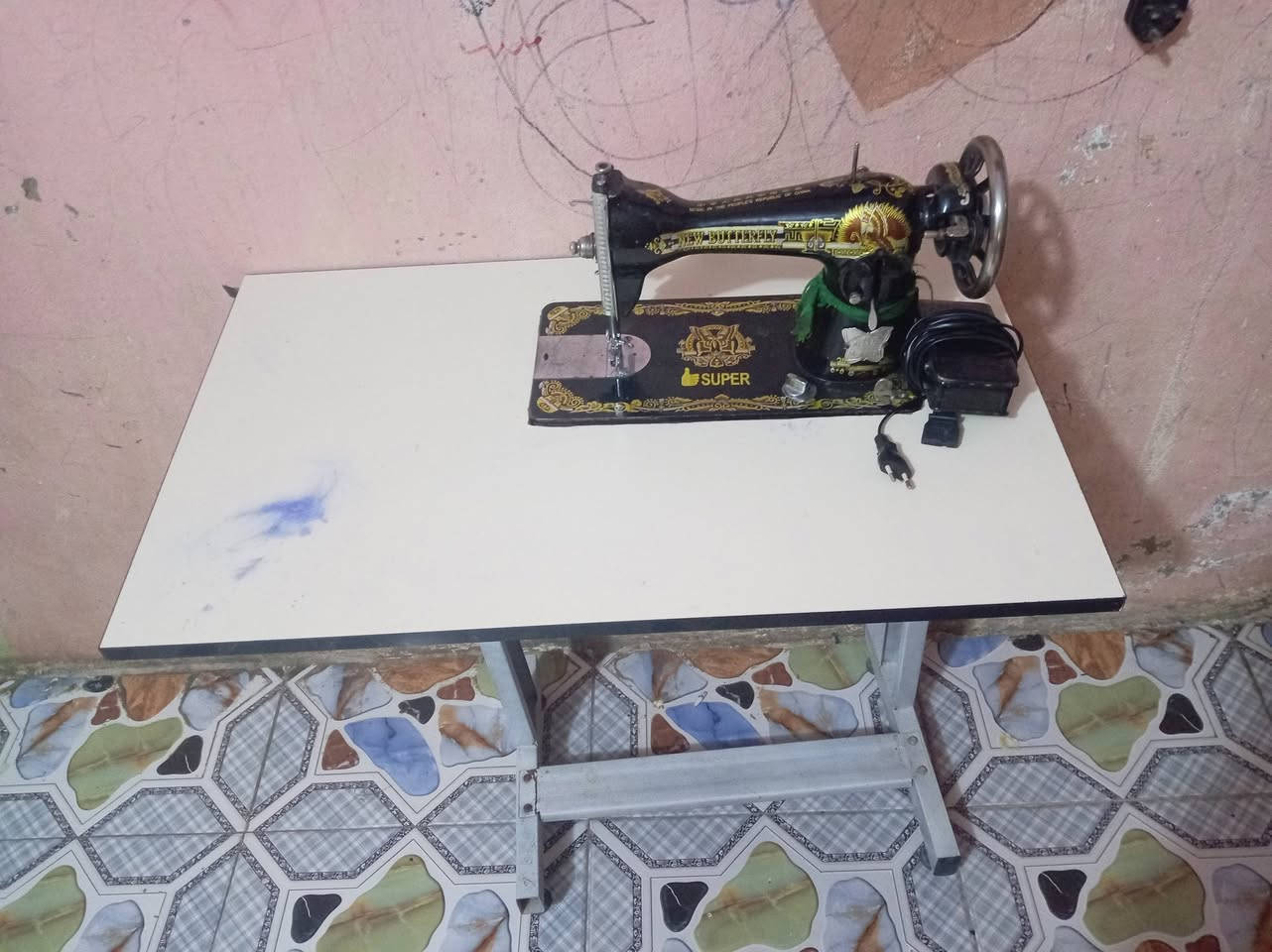 مكينه خياطه فراشه البيع نضيفه مكاني كوت شراي يجي خاص
