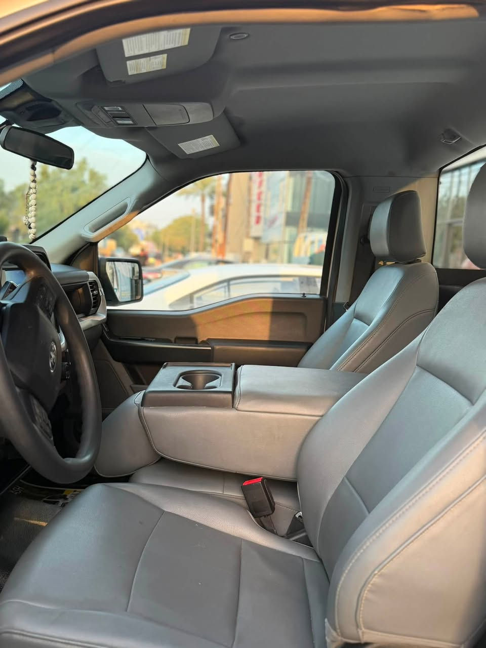 Ford f150 
موديل ٢٠٢٢ 
ماشية ٥٥ الف ميل 
رقم اربيل باسمي 
٦ سلندر 
محرك ٣٣٠٠ 
شاشة كبيرة 
حساس امامي 
حساس خلفي 
كامرة خلفية 
كشنات جلد 
مرايات جانبية هيتر 
كير تعليق 
ويل ١٧ 
تايرات بريجستون 
اوتو ستارت ستوب 
صبغ بنيد وجاملغ ايمن امامي وجاملغ ايمن خلفي 
السعر 17500 (175)ورقة 
للاستفسار والتفاصيل
***********
