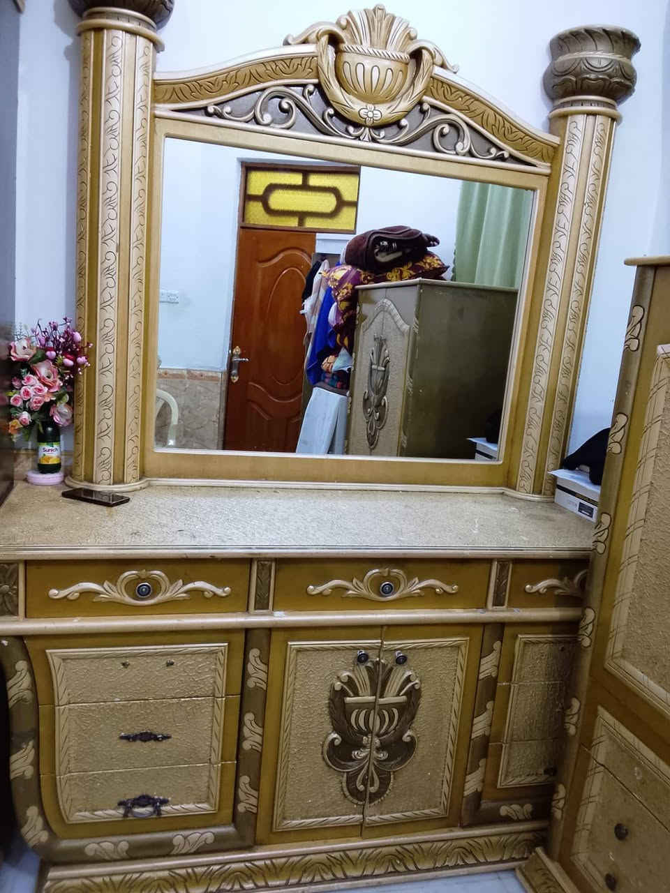 السلام عليكم ورحمه الله وبركاته غرفه اخشاب للبيع السعر 500 باله كويتي نظيف اخو الجديدالتواصل***********
