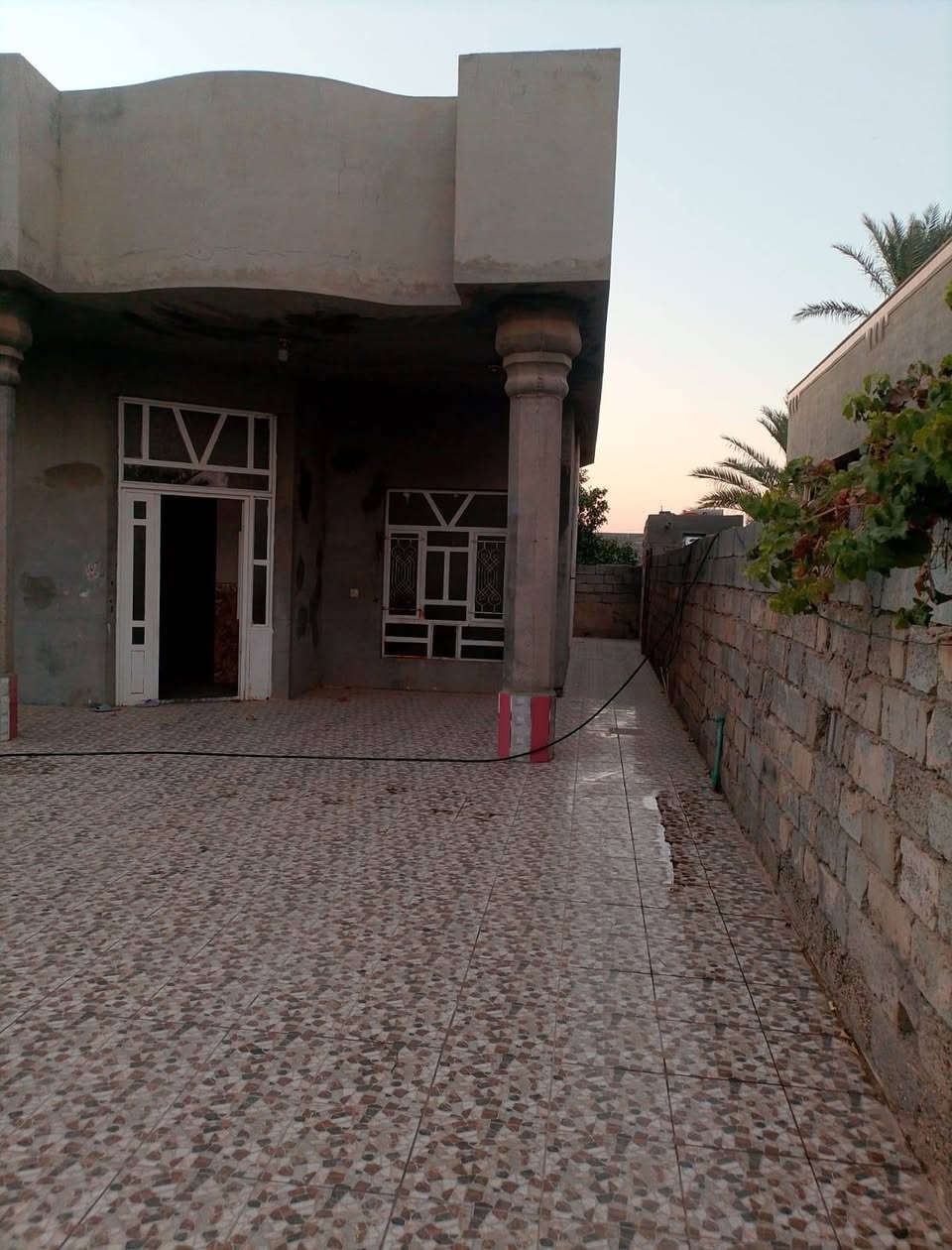 ل السلام عليكم متوفر بيت للبيع ٣٠٠ متر بسعر ٥٥ مليون  في الصقلاوية للاستفسار يرجى التواصل فقط على الرقم التالي متوفر واتساب وعالشريحة ***********
