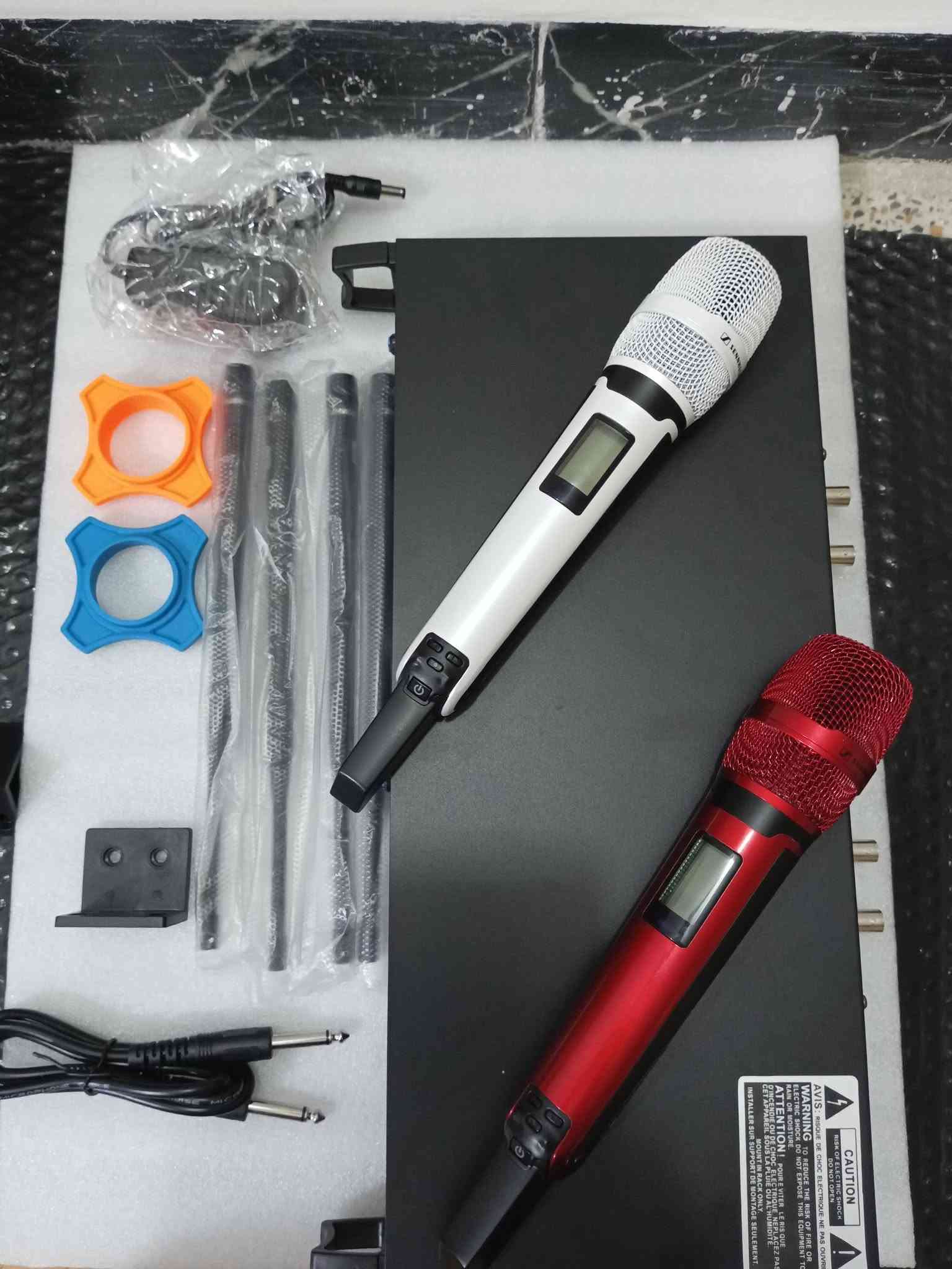 قطعه بهذه الشكل سنهايزر قطعه كلش ثگيله 2مايك مع الجهاز مالتهن باله مامستعمل اي أستفسار هذه رقمي او خاص ***********
