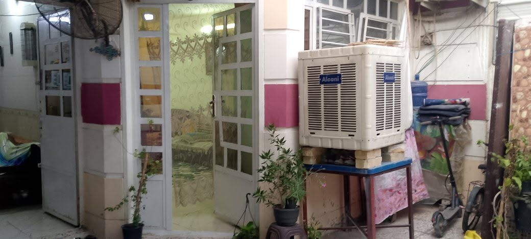 بيت لبيع مساحة  150 متر واجهية 7ونص طابقين بناء نظيفة شارع عريض العنوان الامين يم جامع الرسول رقم الموبايل *********** السعر 330
