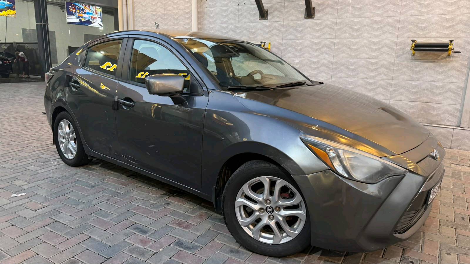 🚨🔥  موديل 2017 Toyota Yaris  🔥🚨

✨ ماشية 239.603 كم

🔥 سيارة نظيفة وجاهزة

السعر المطلوب 96 ورقة 
━━━━━━━━━━━━━━━ 💎 المواصفات والحالة:

⚙️ كير + محرك + تبريد + 🔧 الكير والمحرك بروحهم وما بيهم تبدل ⚙️ 🚗 دبل سويج 📒 كامرة خلفية  💪 سيارة  ما شاء الله ما تصرف بانزين 🔧 ما بيها خياس  ⚡ فيت بم  جديد   🔋 البطارية جديدة 🛞 ✋ تايرات نضيفة  جديدة 🔩 حساسات كله شغاله   📋

━━━━━━━━━━━━━━━ 🔥 
سيارة وارد  🇱🇷 

📍 المكان : بغداد _ مجمع بسماية 

📞 للاتصال –  رسائل :  *********** 

📱 واتساب متوفر