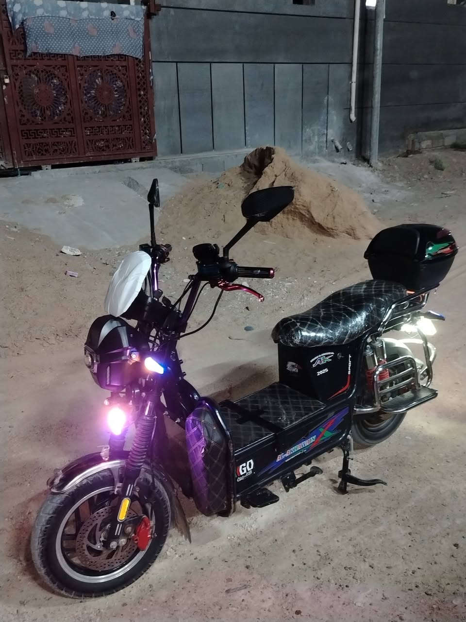 سلام عليكم دراجه جبلي للبيع 2025🚴‍♂️
بصمه وتشغيل عن بعد.💈
 نضام Rرجوع الى لخلف💈
لايتات زنون عالي ناصي 💈
بطاريات 6نوعيتهن ويلي 💈
دراجه كله شغاله وع فحص 💈
سعر 580وبيه مجال🤑
سفتسار خاص اول 
تواصل ع رقام ***********بي وتساب. 🤯☝
