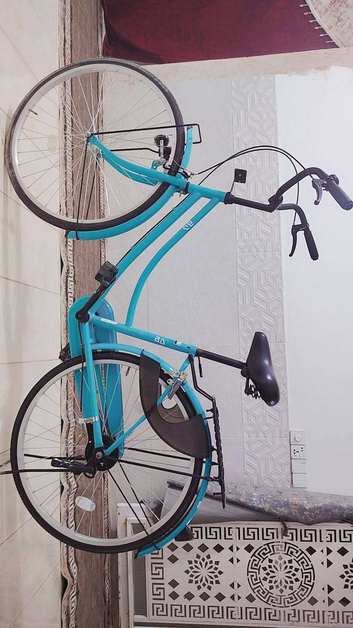 سلام عليكم شباب بايسكل شركة بيدي حجم 26 البايسكل جديد يعني نضيف كلش تمام البايسكل احلى بل واقع من الصورة السعر النهائي 130ربع ما ينزل ابو ١٢٩ لا تراسل رقمي واتساب ***********
