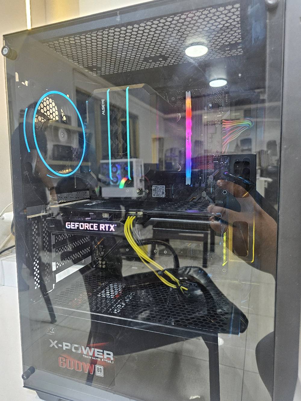 للبيع تجميعة مرتبه ونظيفه وياه شاشة 
السعر 900 الف 

INTEL CORE I5 10400F

ASUS TUF GAMING B460-PLUS

ALSEYE M90 AIR COOLER

ADDGAME 1X16GB RGB 3200 MTS DDR4

NVME 512GB GEN4
SATA SSD 128GB
SATA HDD 1TB WD BLUE

Gainward RTX 3050 OC 8GB 

PSU 650W XIGMATIC 

CASE ALSEYE PHANTOM 1.0

VIEW SONIC XG2405 IPS 144HZ 24INCH 1MS

عنواني بغداد شارع الصناعه تكدر تجيني للشركة تفحصه براحتك
***********