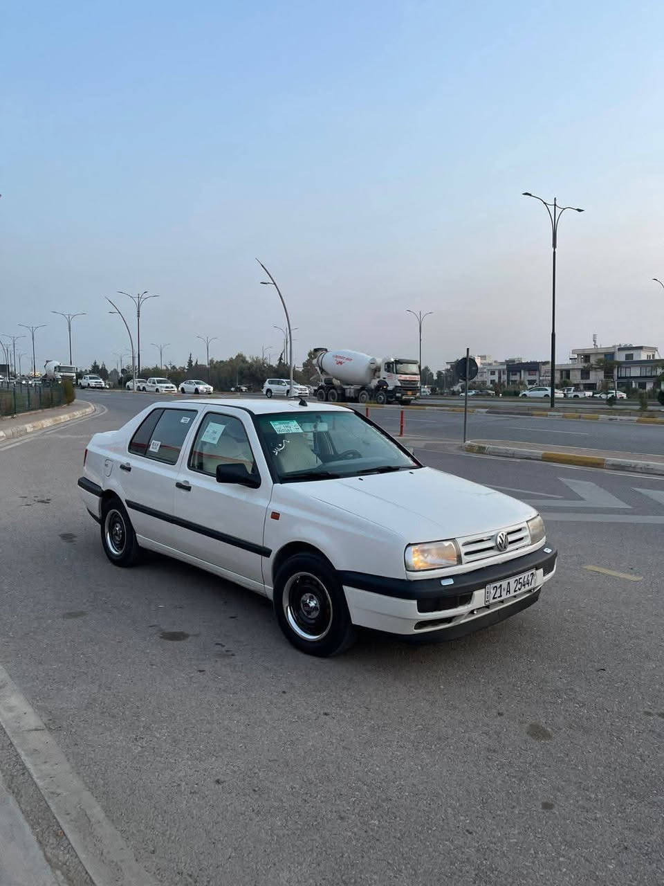 ✨ كولف فينتو (Golf Vento) ✨  
​• الموديل: 1993
• الصبغ: بدون صبغ
• المحرك والجير: بشرط بدون أي مشاكل (كفالة)
• الكير: عادي
• المواصفات: بصمة
• الكوشن الداخلي: نظيف جداً بحالة الشركة (بدون تشقق أو ثقوب)
• المصاريف: ما تحتاج ولا دينار مصارف، السيارة نظيفة جداً ومحافظ عليها
• الجامات: عادي (يدوي)
• الإطارات: جديدة
• الدعاميات: بشرط من الدعامية للدعامية (كفالة)
• الكهربائيات: مضبوطة 100%
• التبريد: تدفئة فقط شغال
• السنوية: جديدة 2030
• الحالة: السيارة بحالة ممتازة جداً ومحافظ عليها
• الرقم: سليمانية
• المكان: سليمانية - قريب من فاملي مول  
​💰 السعر: 39 ورقة (وبيها مجال بسيط)  
​☎️ للاتصال:
***********
***********
*********** السليمانية, العراق
